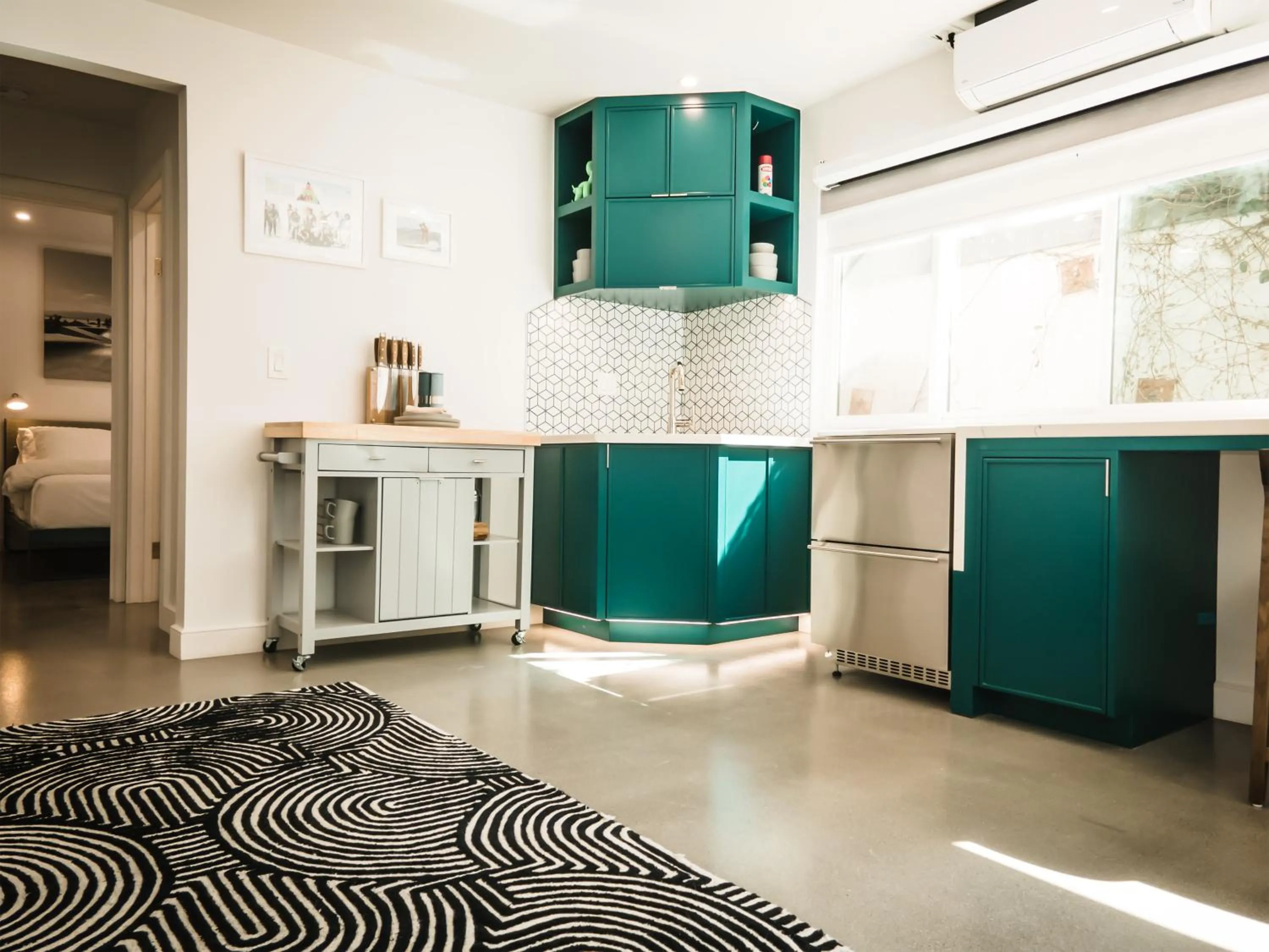 Kitchen or kitchenette, Bed in The Redline Venice