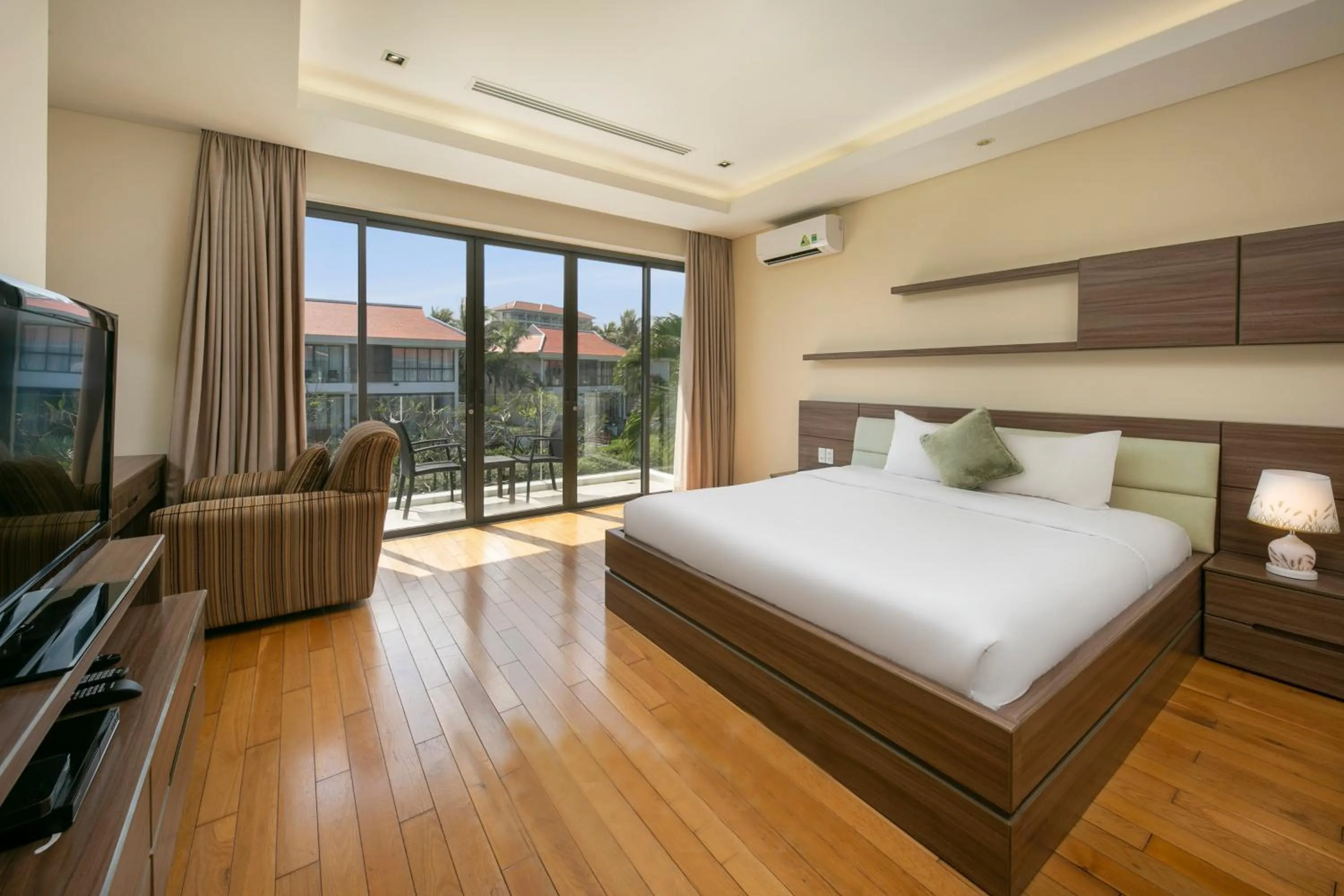 Bed in Memories Holiday beach villa Da Nang