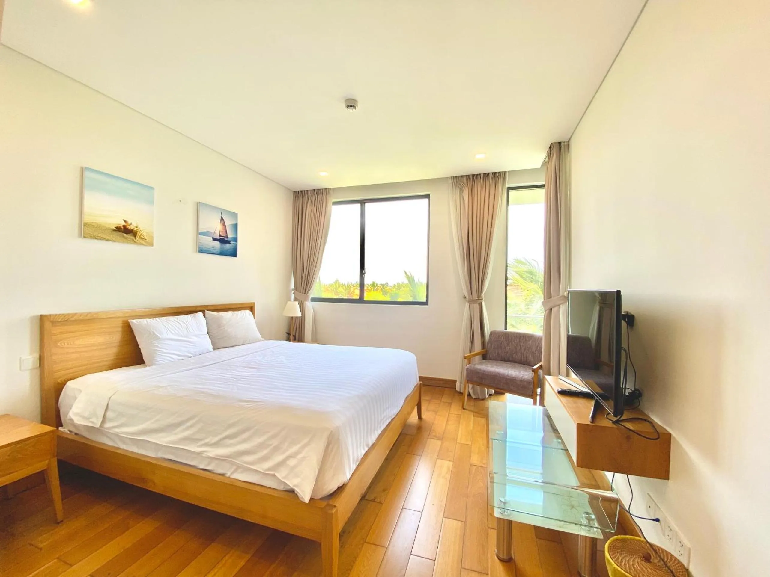 TV and multimedia, Bed in Memories Holiday beach villa Da Nang
