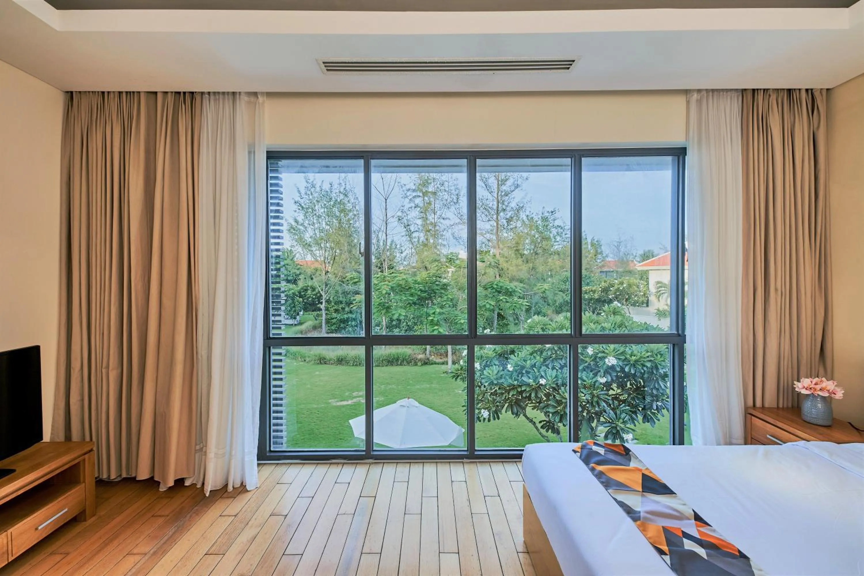 Bed in Memories Holiday beach villa Da Nang