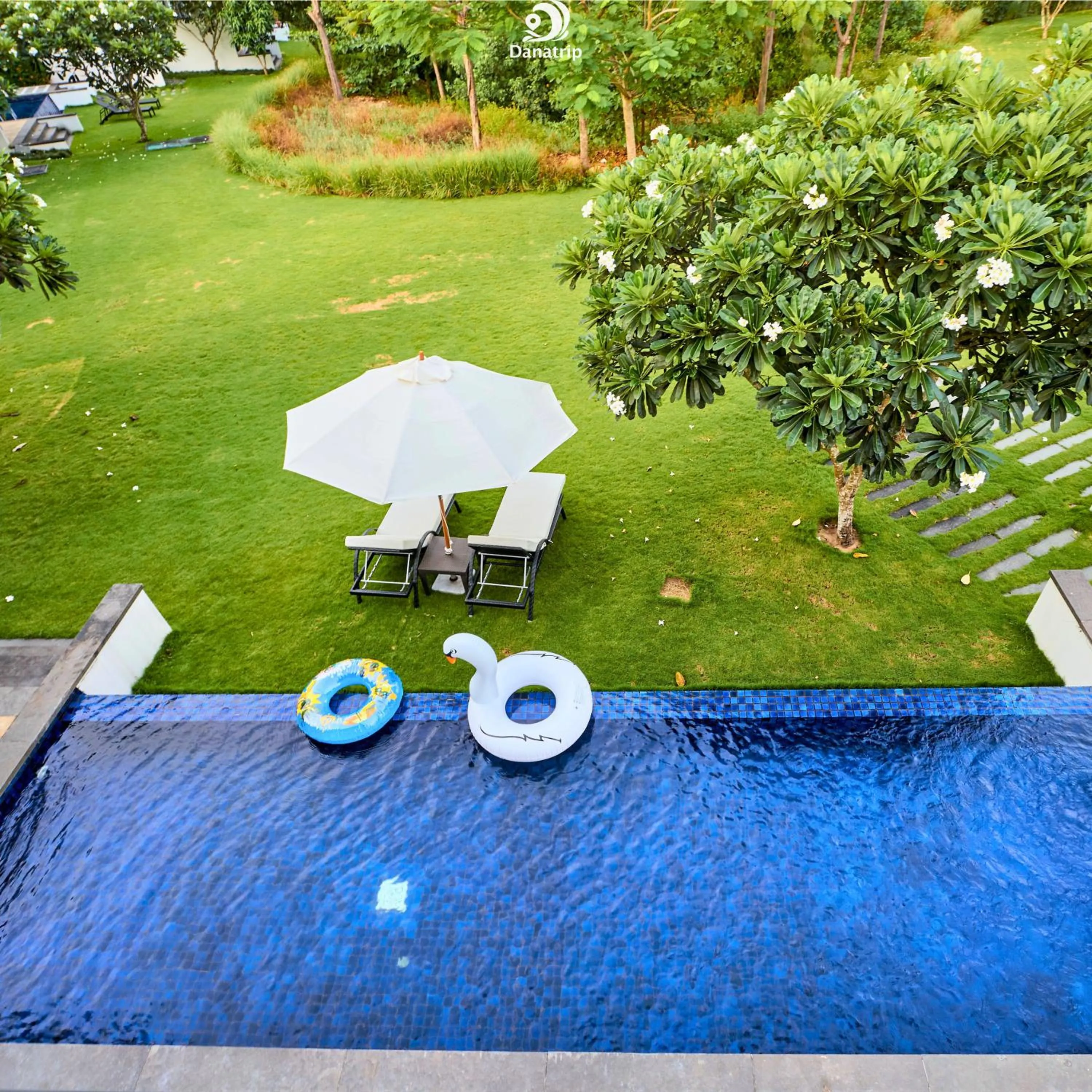 Toilet in Memories Holiday beach villa Da Nang