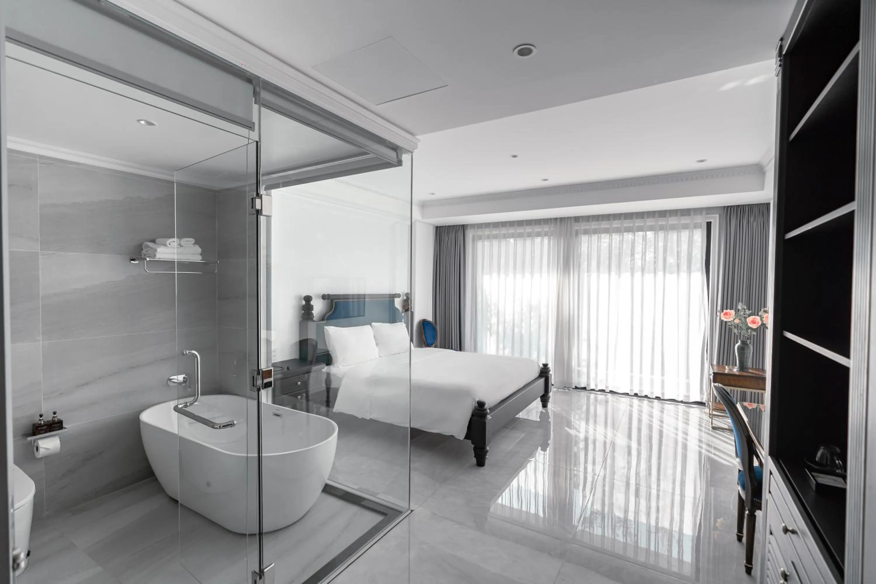 Photo of the whole room, Bed in Quang Minh Riverside Hotel Danang