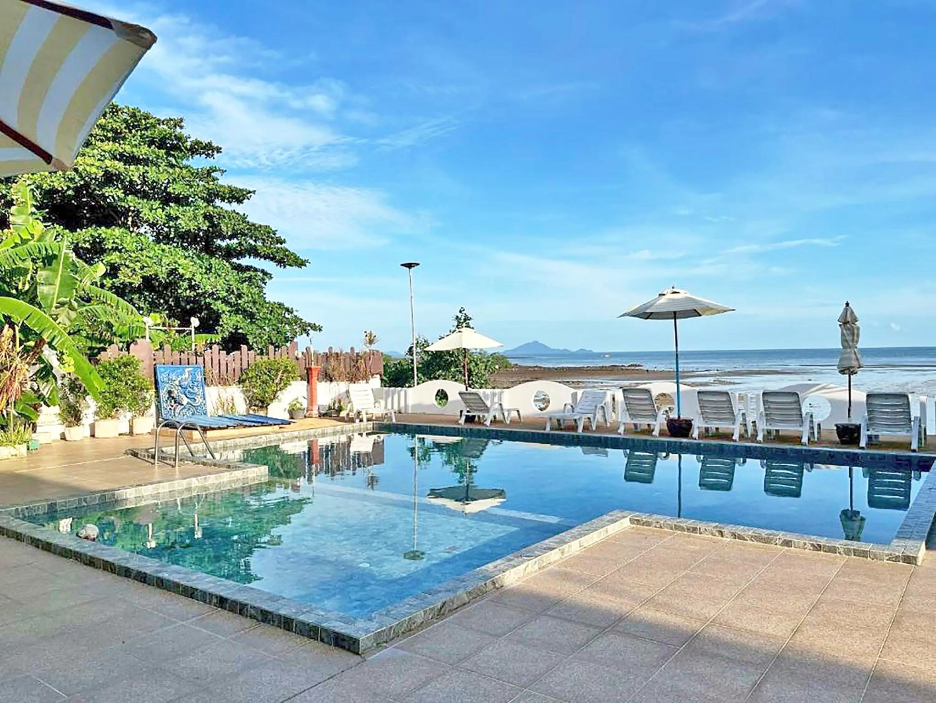 Anyavee Chom By The Sea