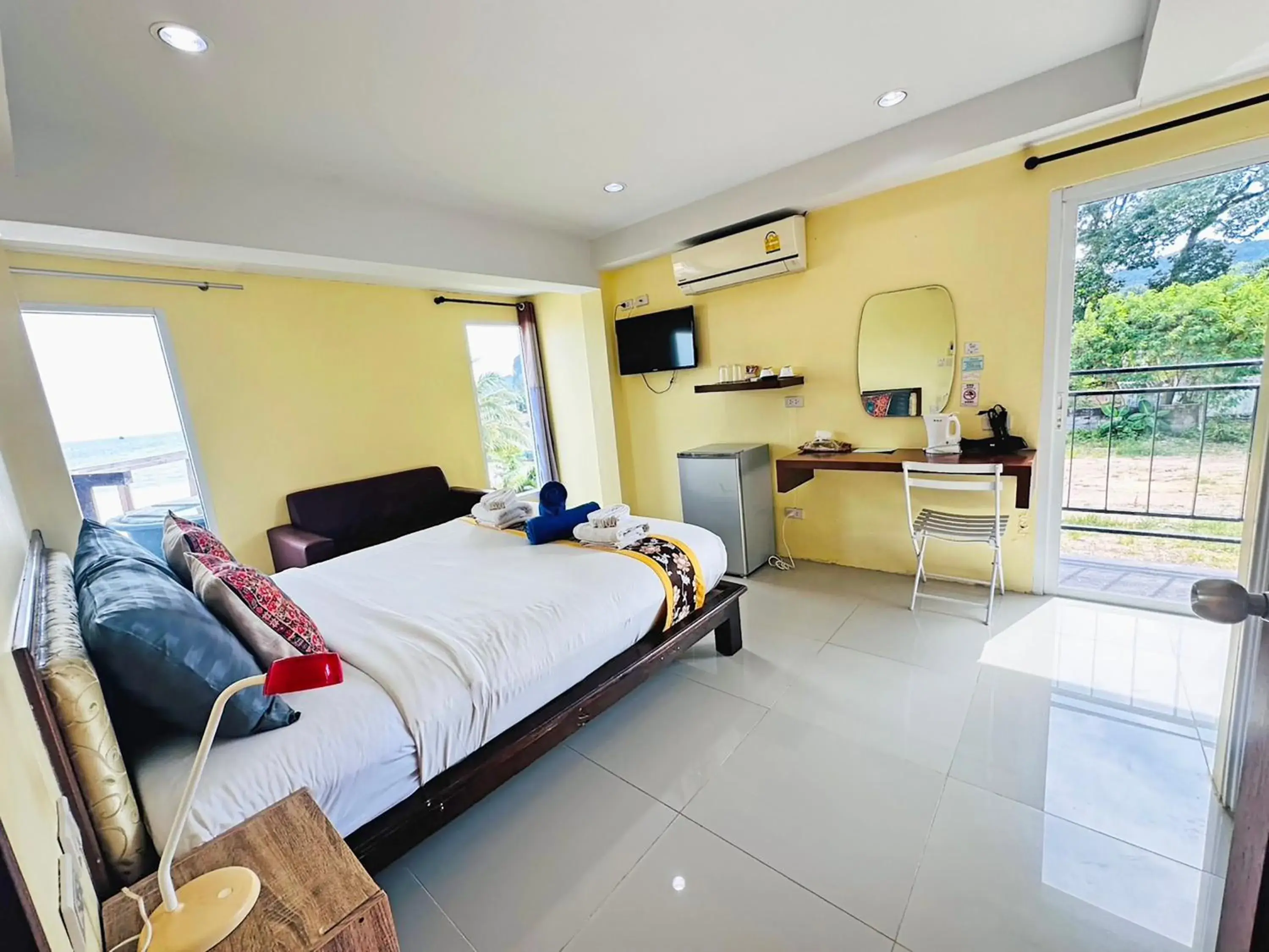 Queen Room with Sea View in Anyavee Chom By The Sea Queen Room with Sea View in Anyavee Chom By The Sea