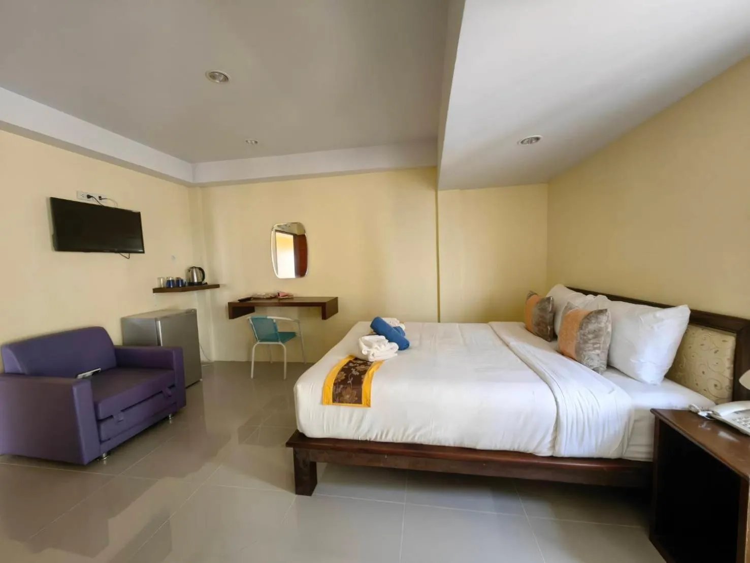 Photo of the whole room, Bed in Anyavee Chom By The Sea