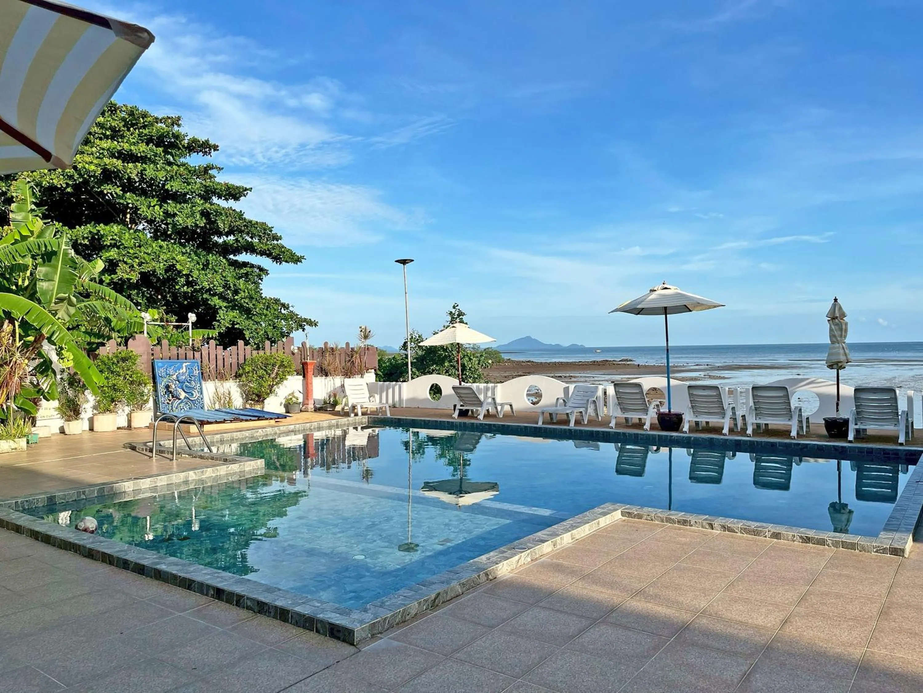 Anyavee Chom By The Sea