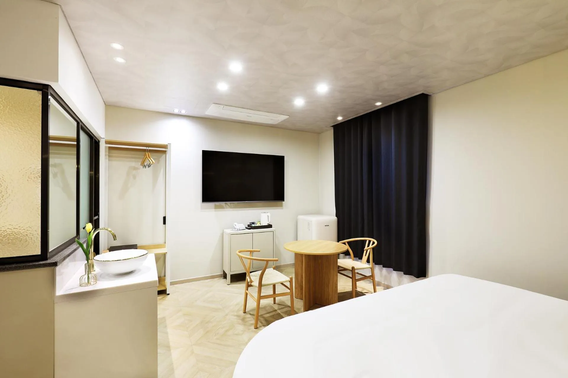 Bed in Chuncheon Intro Family hotel