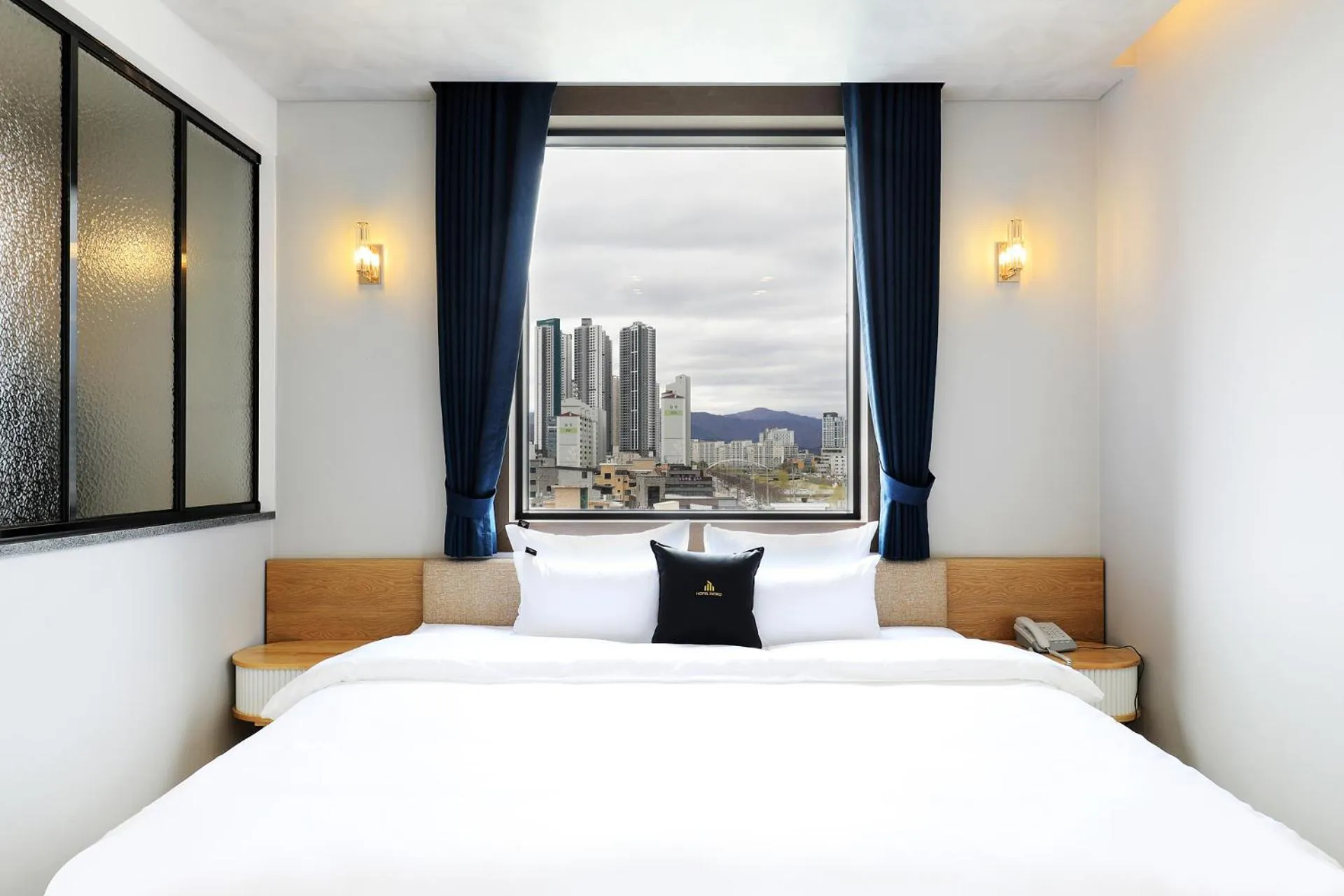 Bed in Chuncheon Intro Family hotel