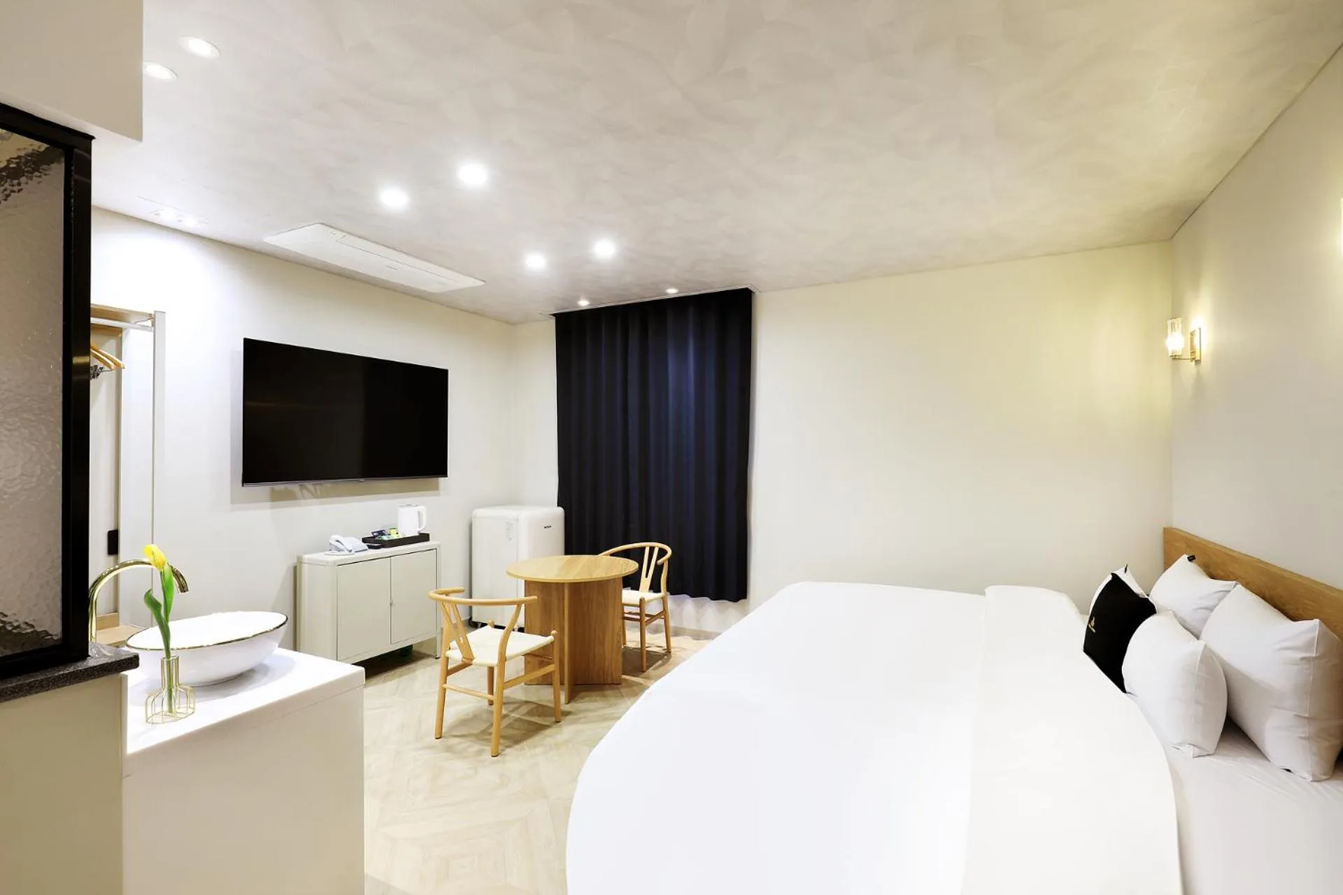 Bed in Chuncheon Intro Family hotel