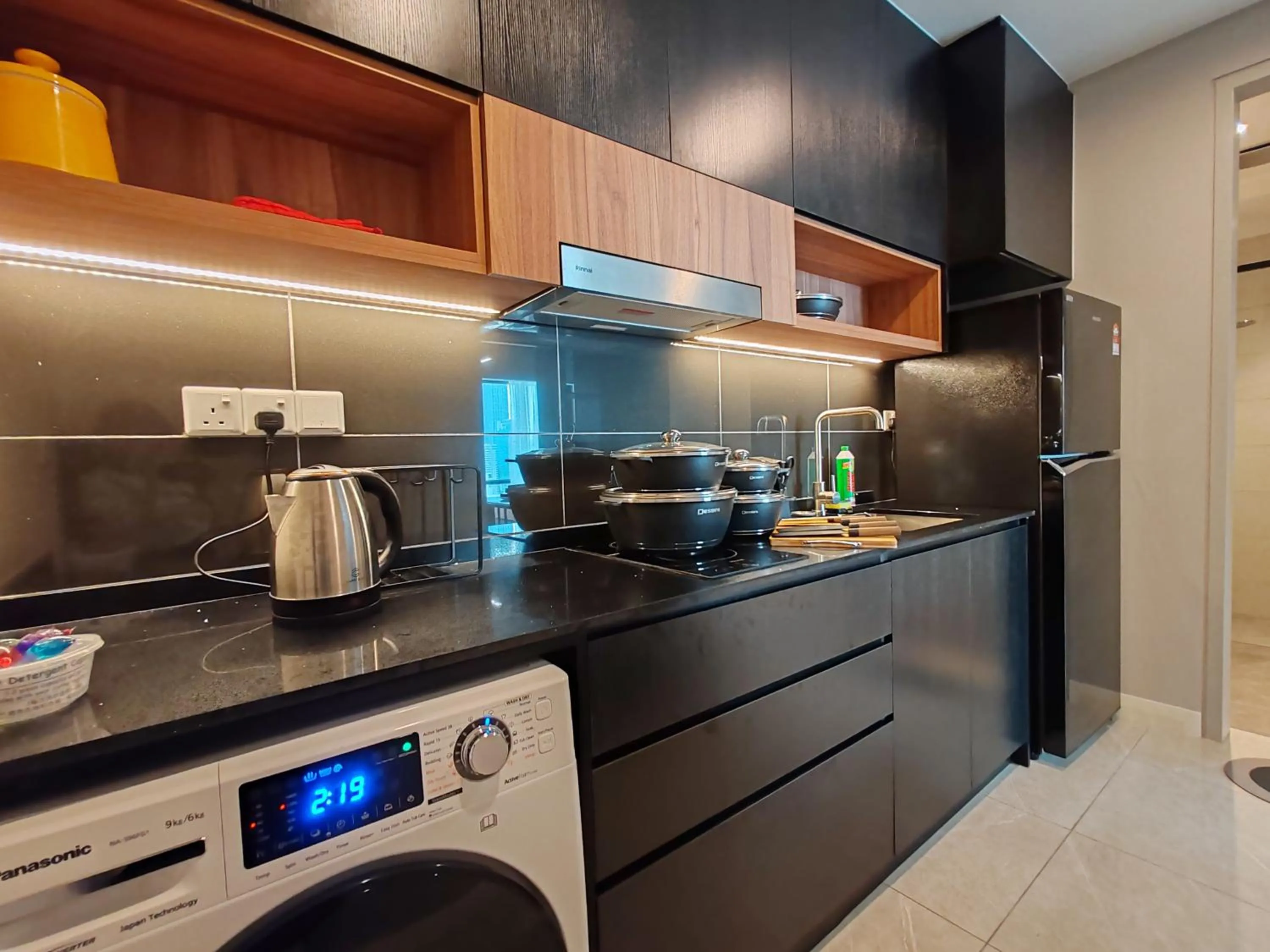 Kitchen or kitchenette in The Axon Bukit Bintang by SMOVF BNB