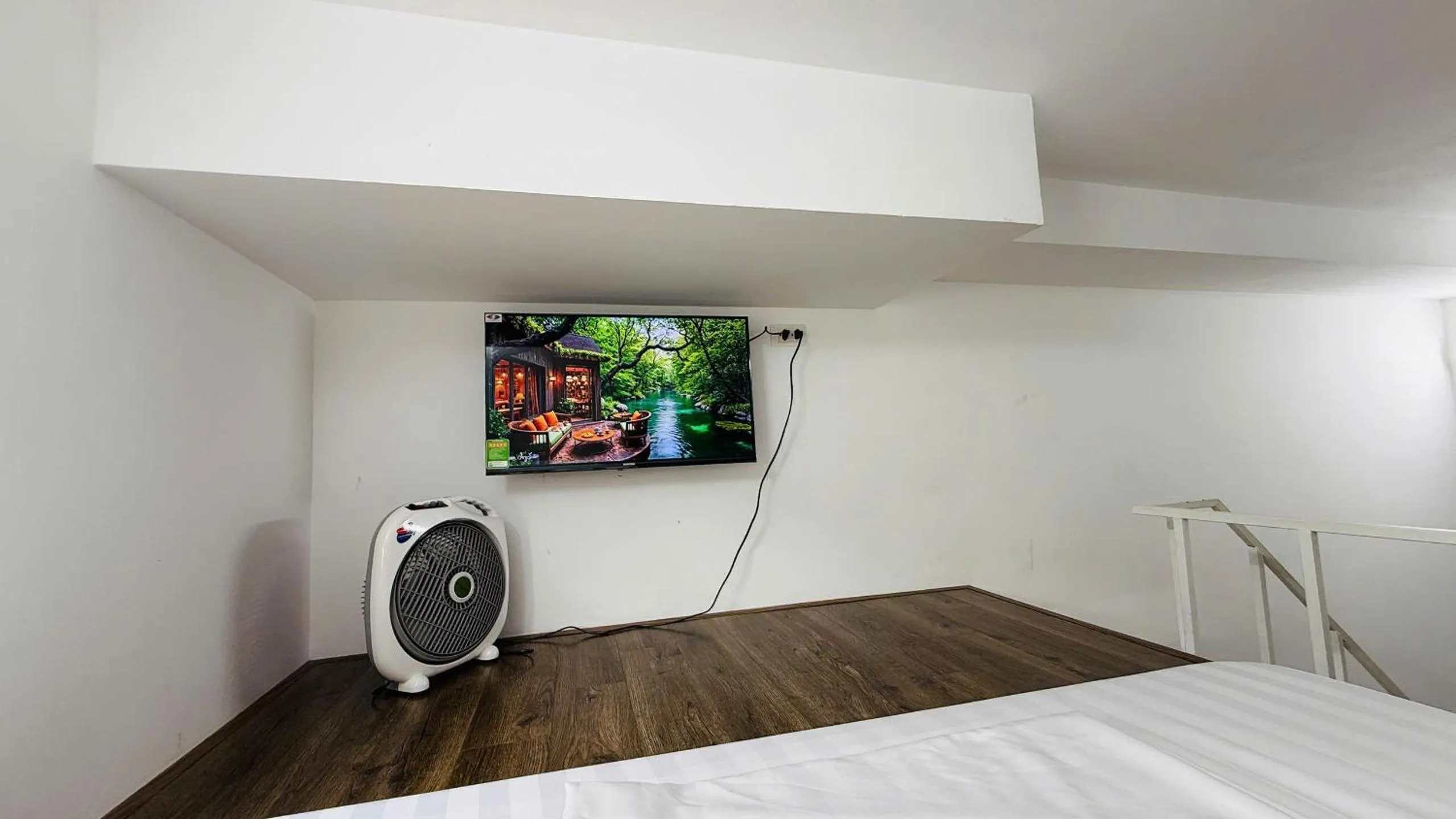 Bed in Era Apartment Khuc Thua Du