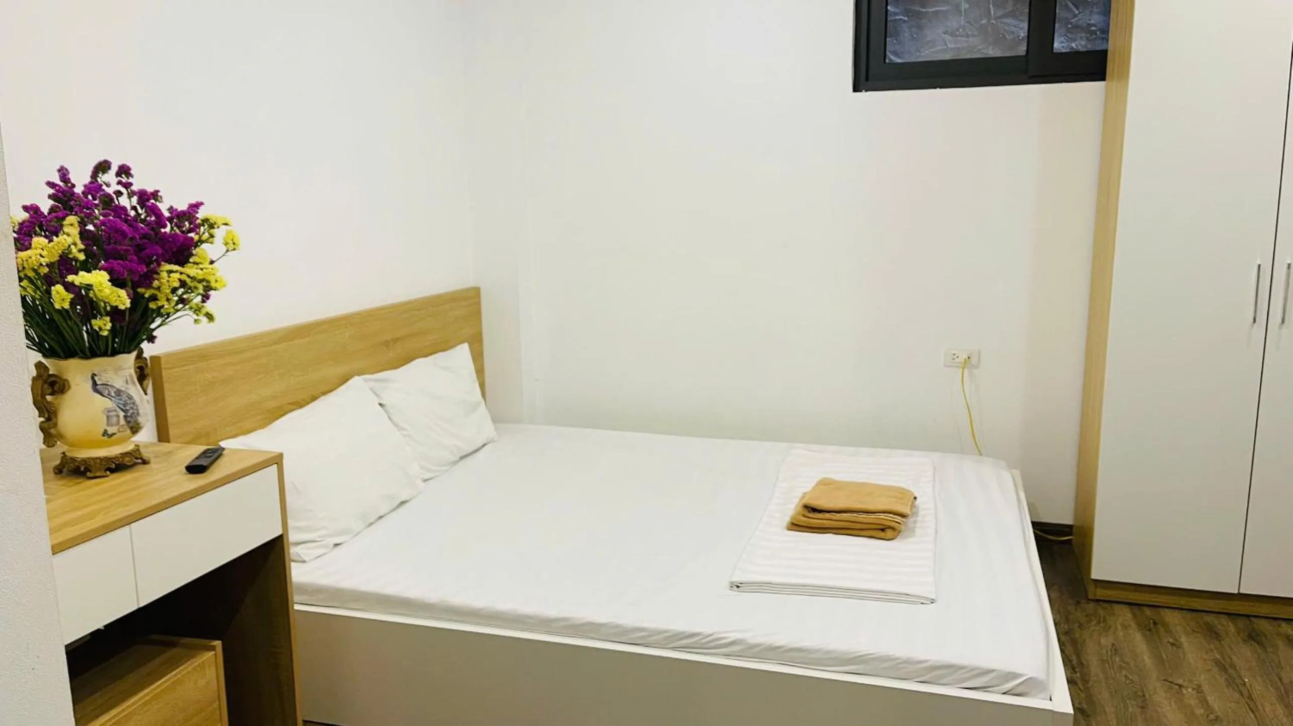 Bed in Era Apartment Khuc Thua Du