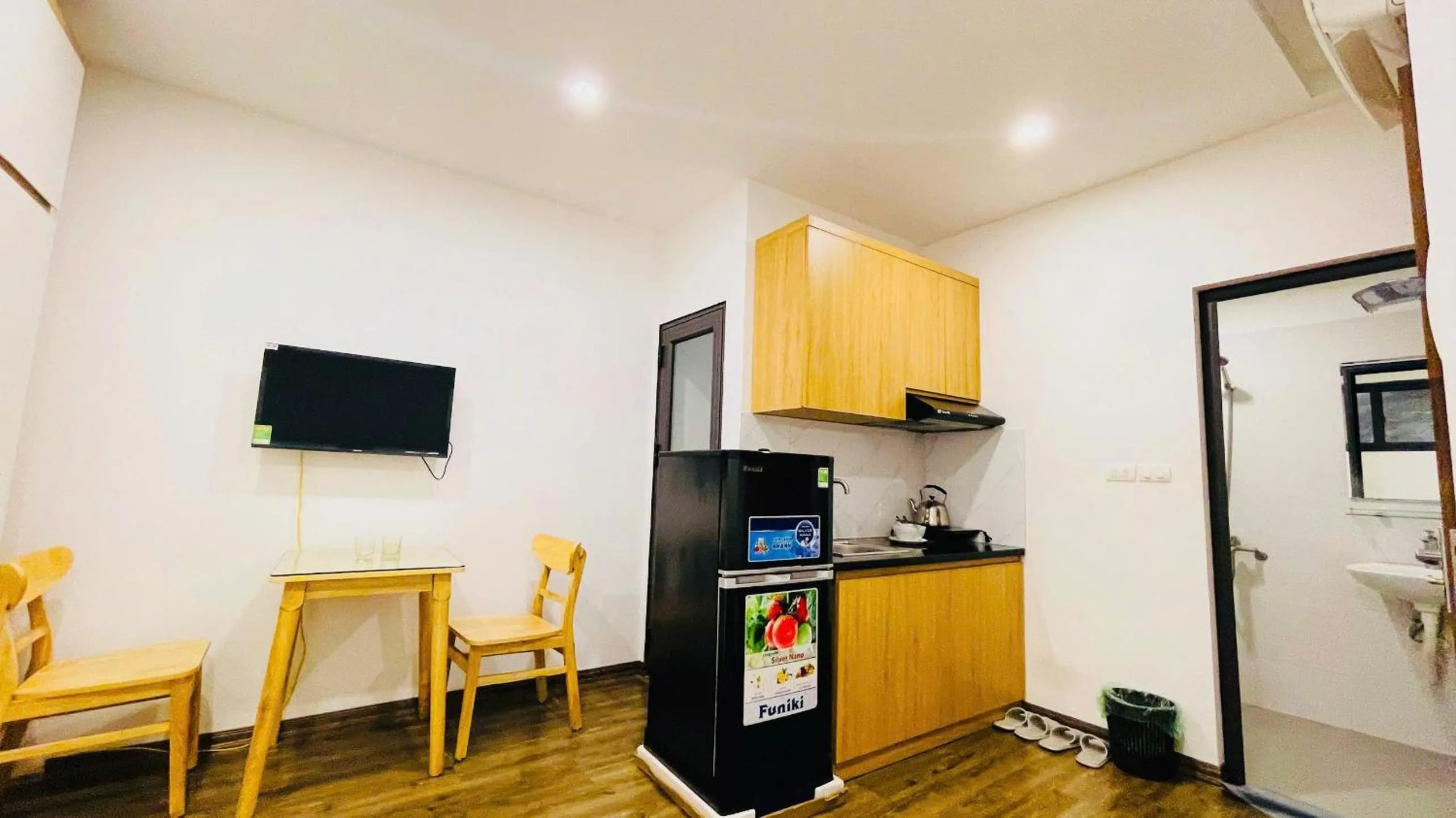 Era Apartment Khuc Thua Du