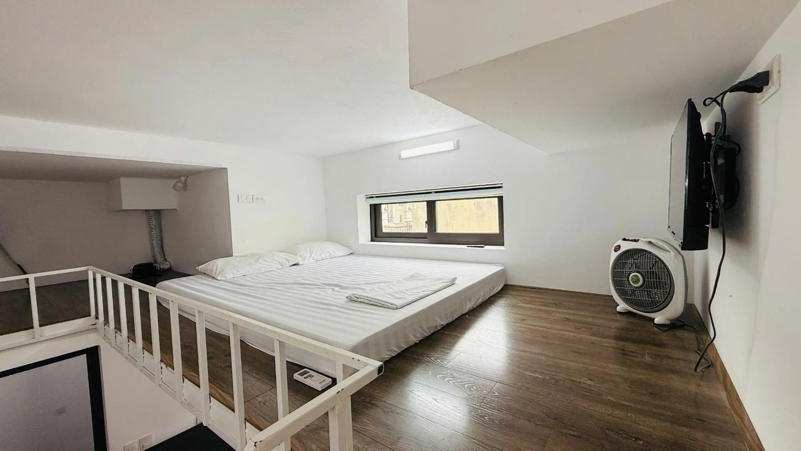 Bed in Era Apartment Khuc Thua Du