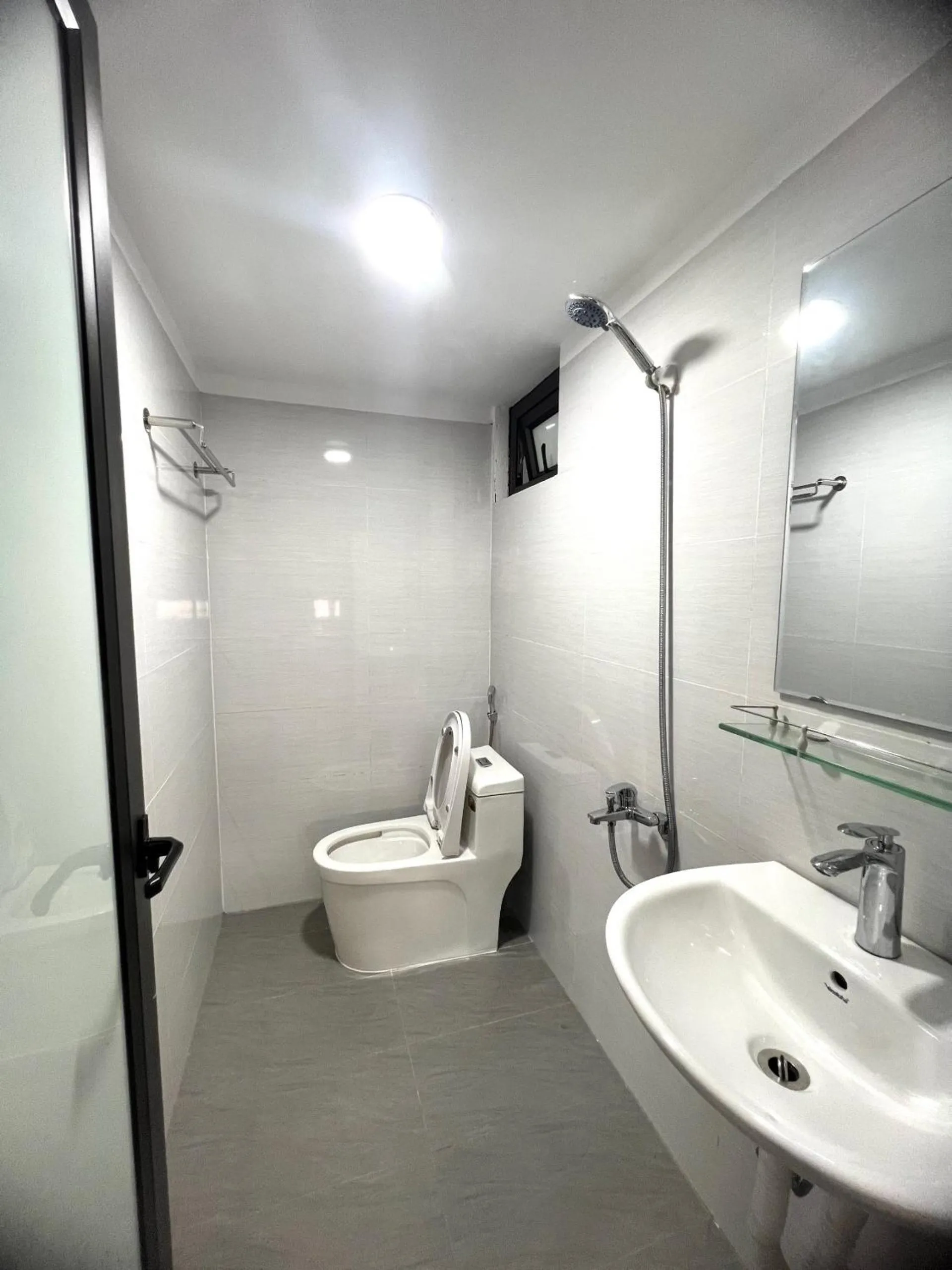 Toilet in Era Apartment Khuc Thua Du