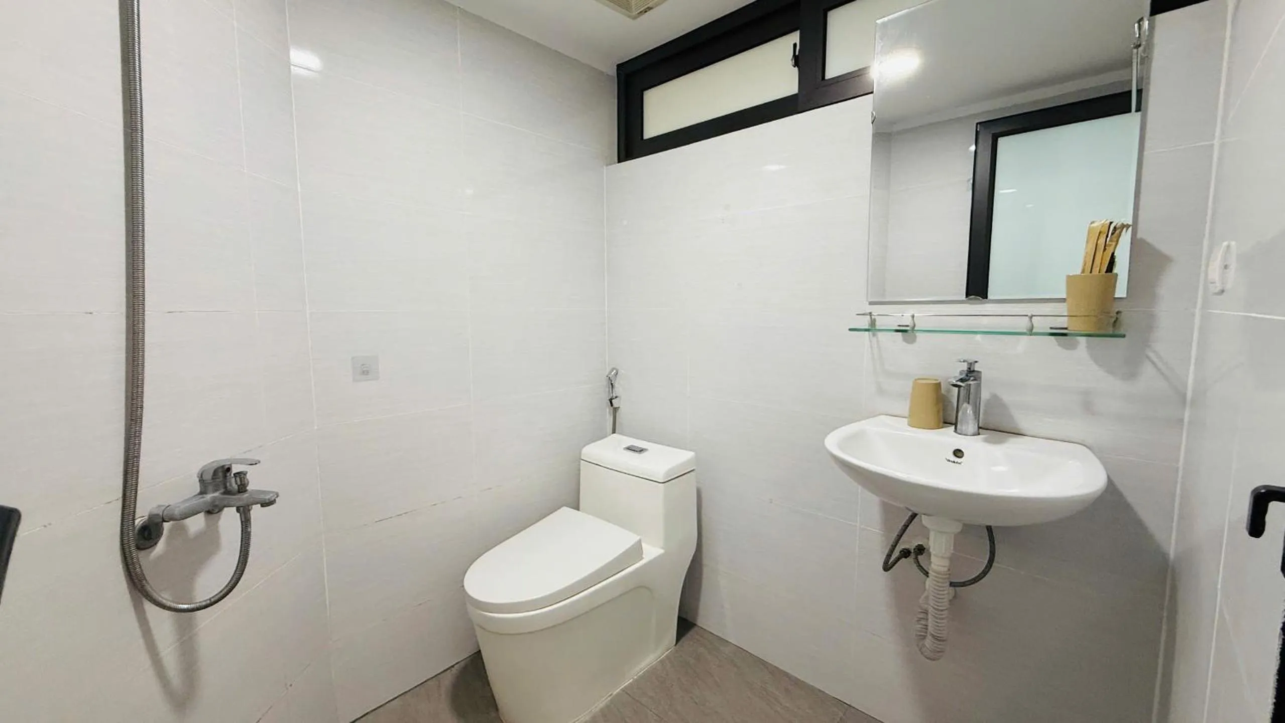 Era Apartment Khuc Thua Du