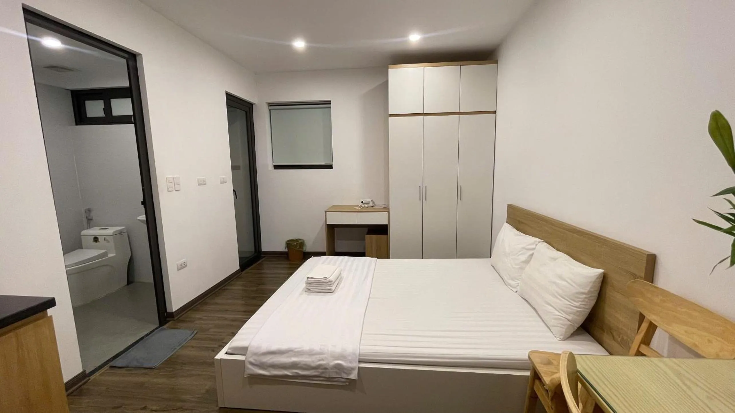 Bed in Era Apartment Khuc Thua Du