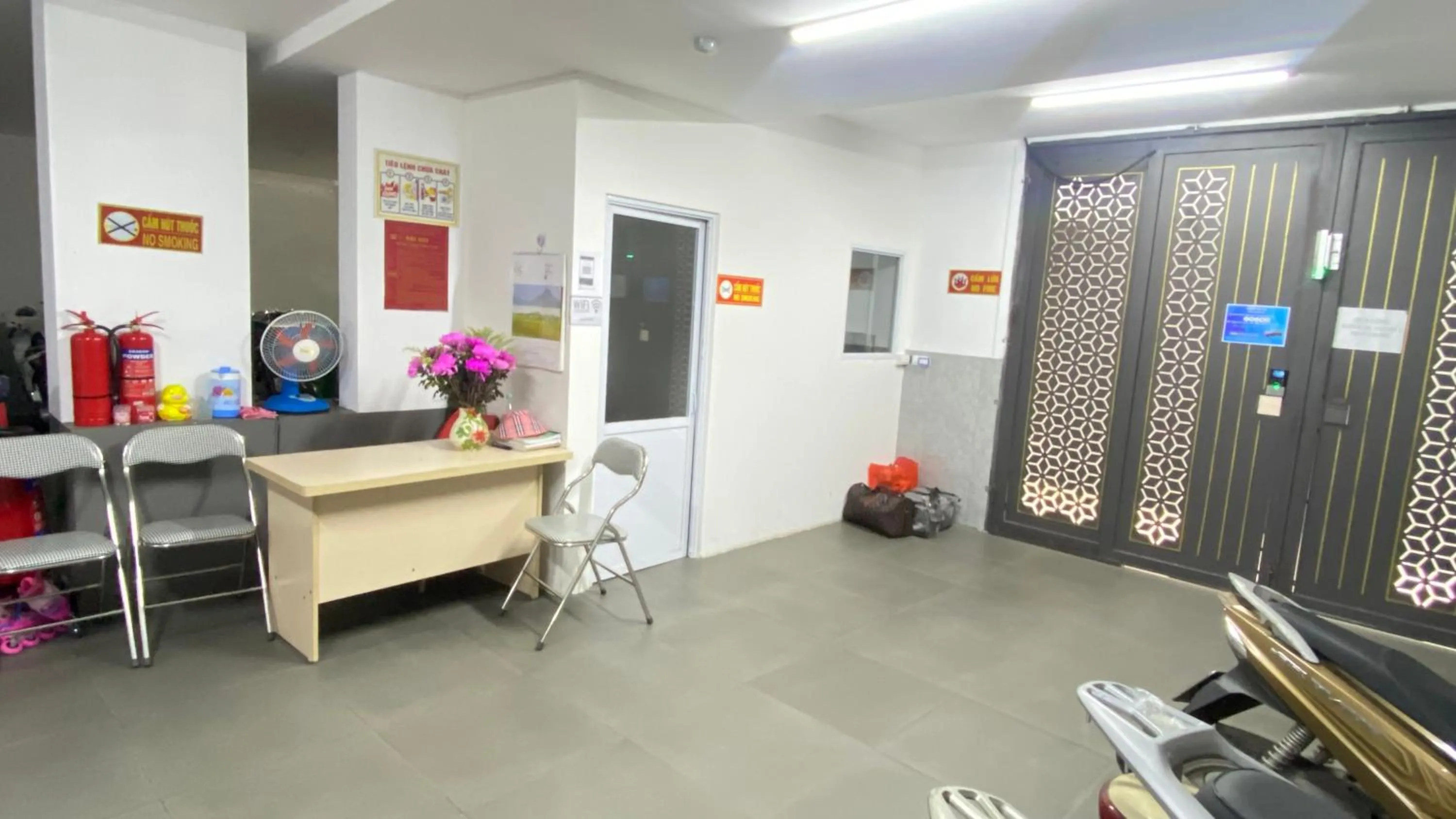 Photo of the whole room in Era Apartment Khuc Thua Du