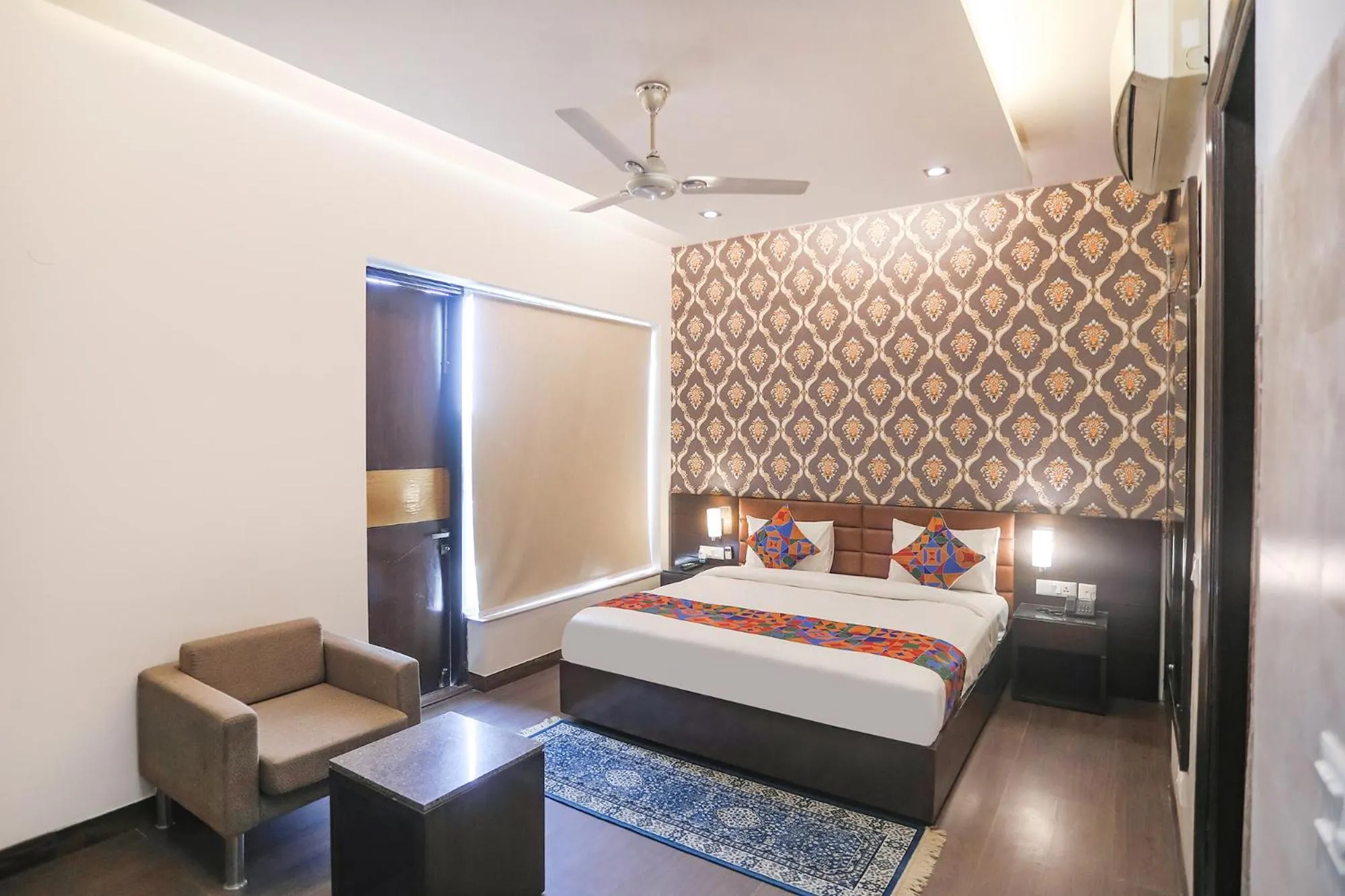 Photo of the whole room, Bed in FabHotel Rivlet Residency