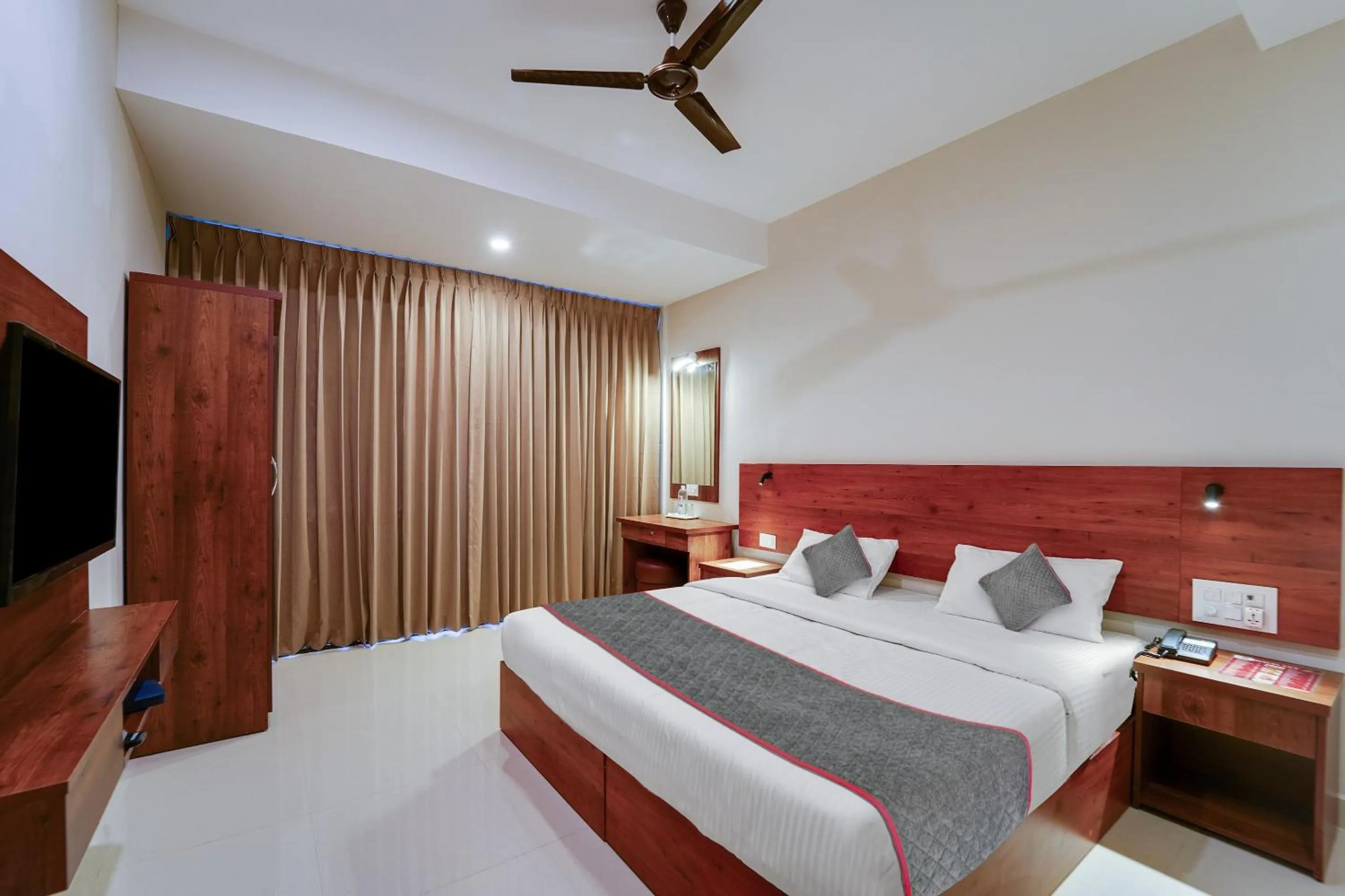 Lobby or reception, Bed in Super Townhouse Davis Let Bangalore