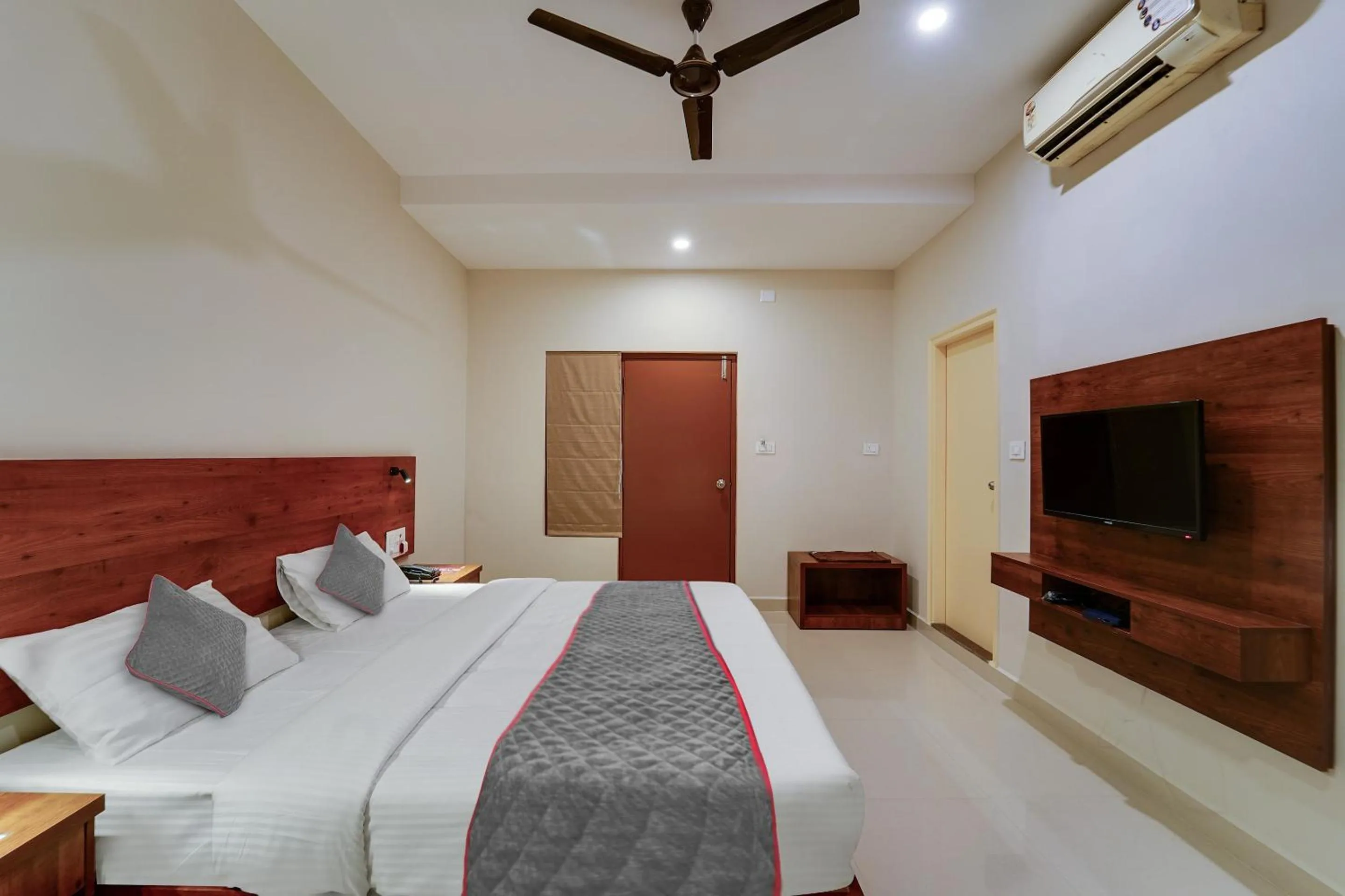 Bedroom, Bed in Super Townhouse Davis Let Bangalore