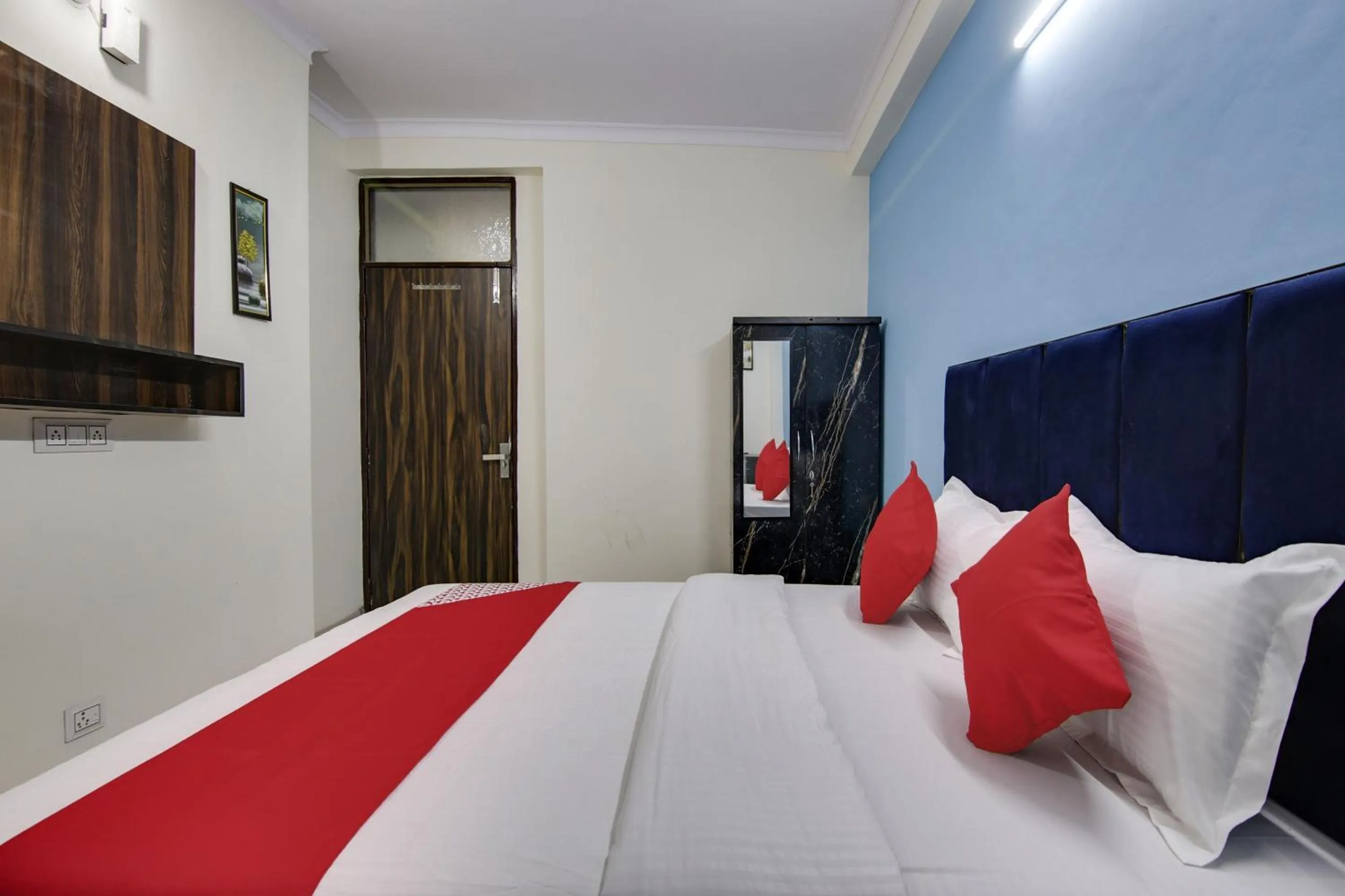 Bedroom, Bed in Hotel O Happy Stay