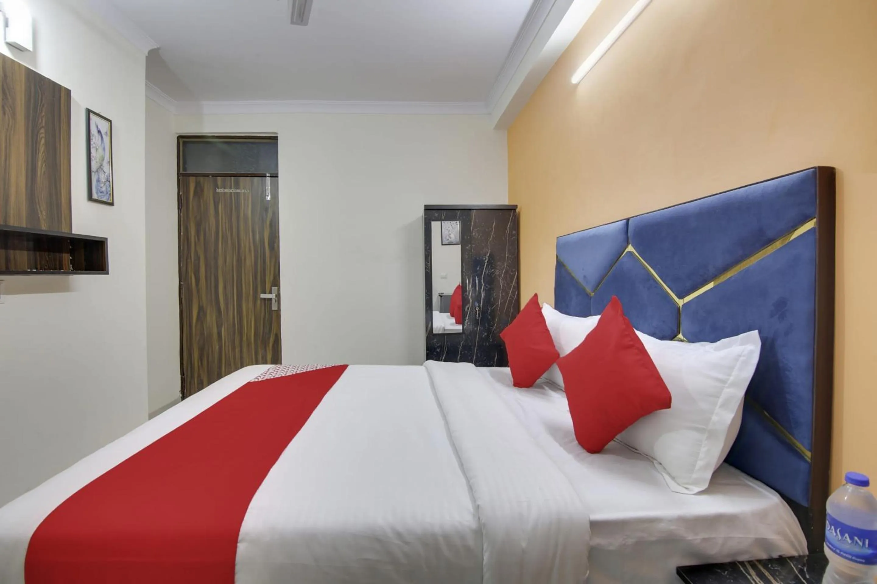 Bedroom, Bed in Hotel O Happy Stay