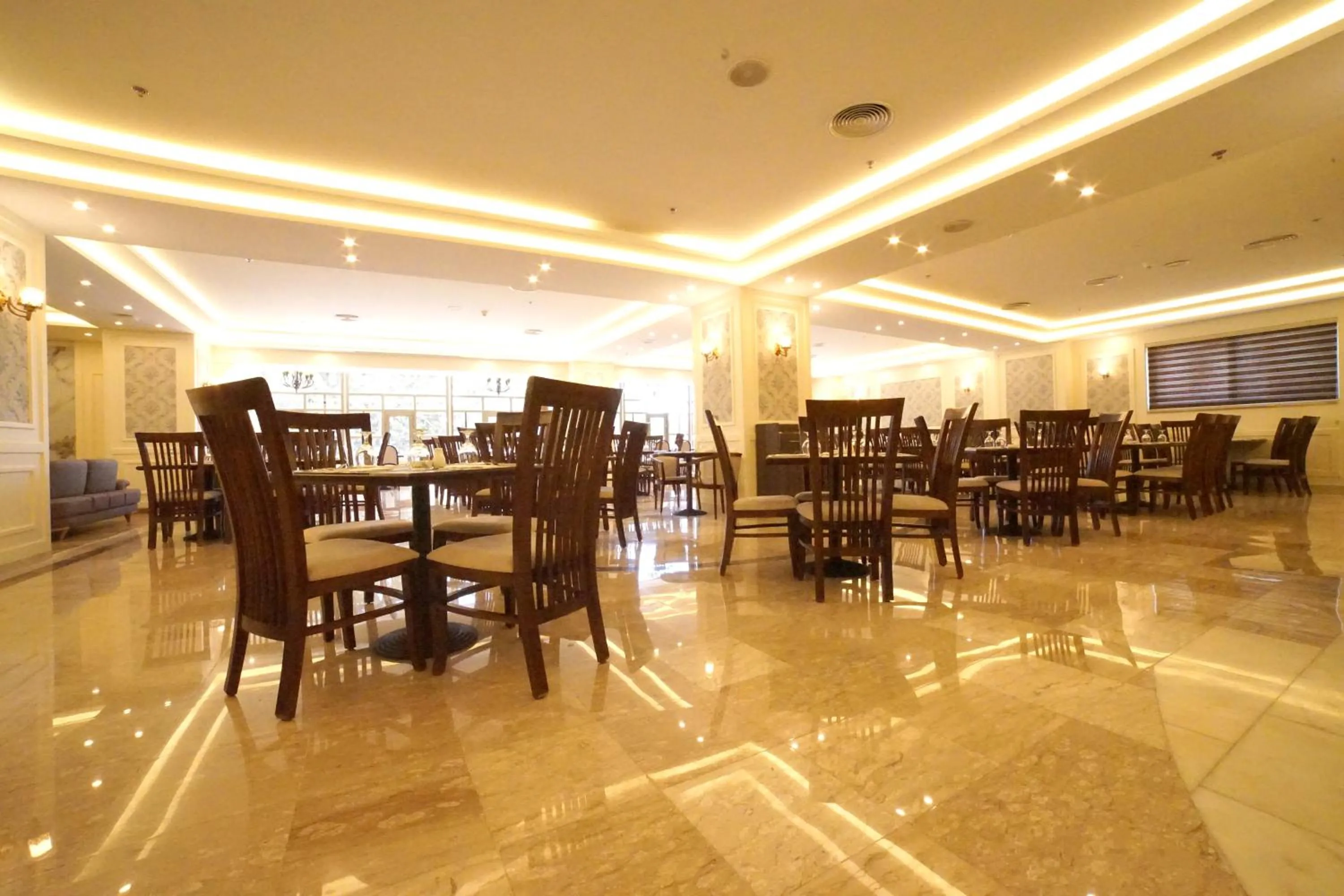 Restaurant/places to eat in Amman Paradise Hotel