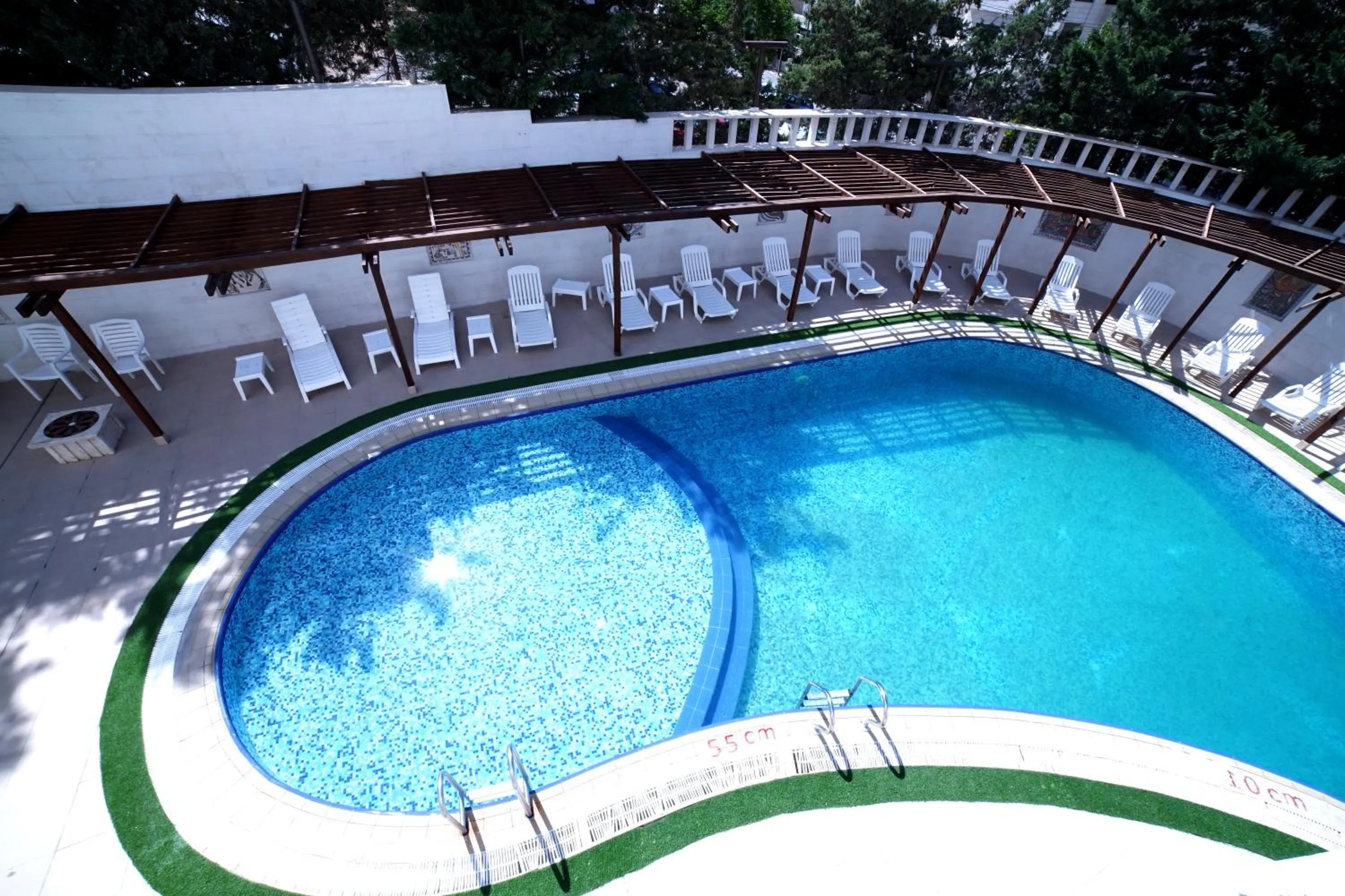 Swimming pool in Amman Paradise Hotel