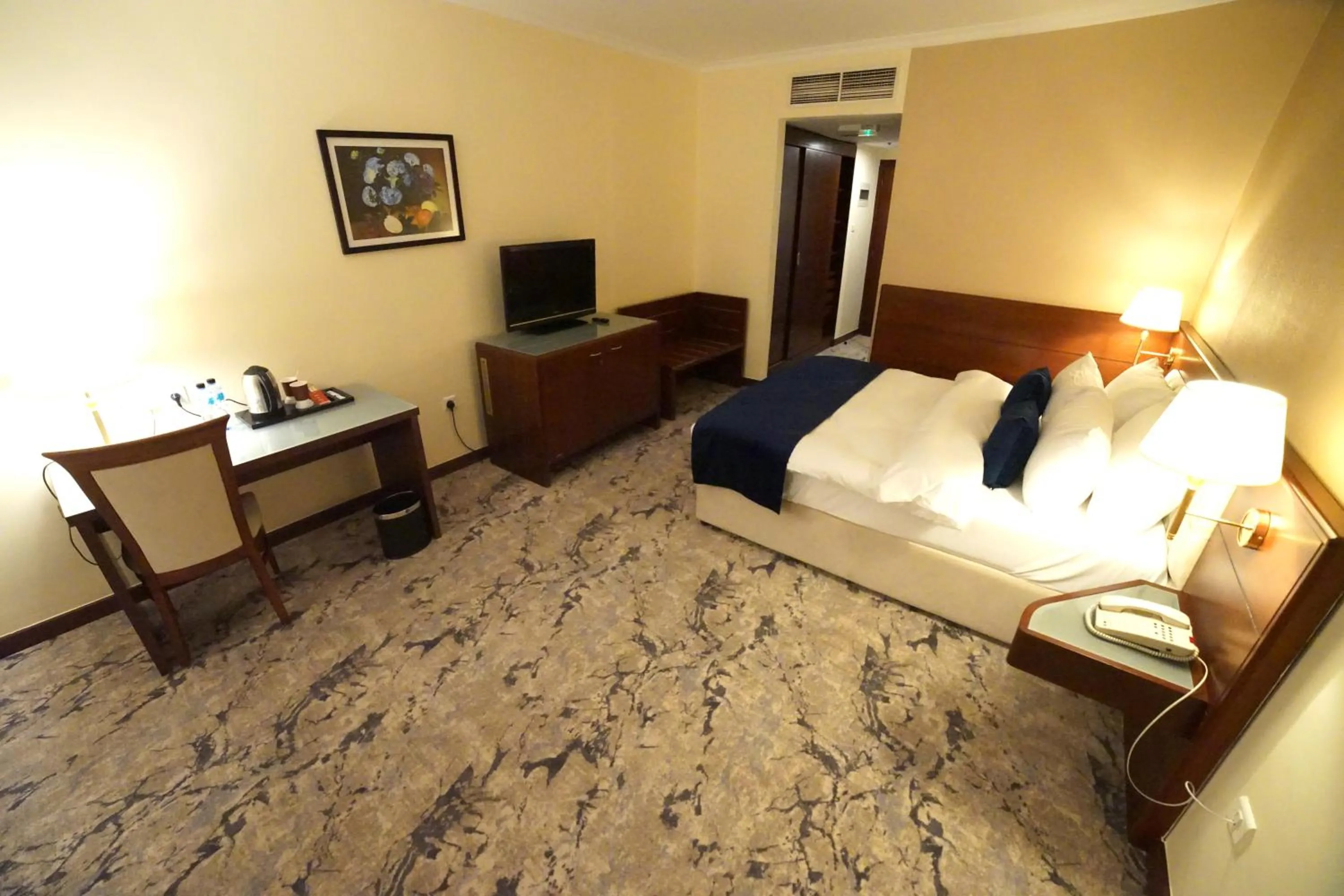 Bedroom, Bed in Amman Paradise Hotel