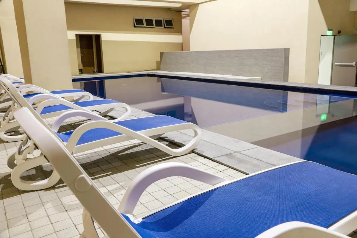 Swimming pool in Sotogrande Hotel Katipunan