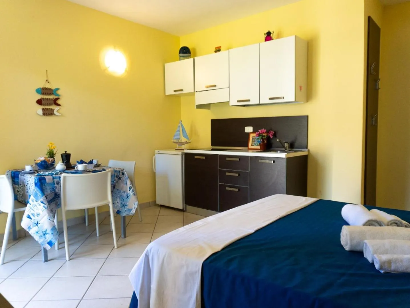 Kitchen or kitchenette, Bed in Pineta Azzurra