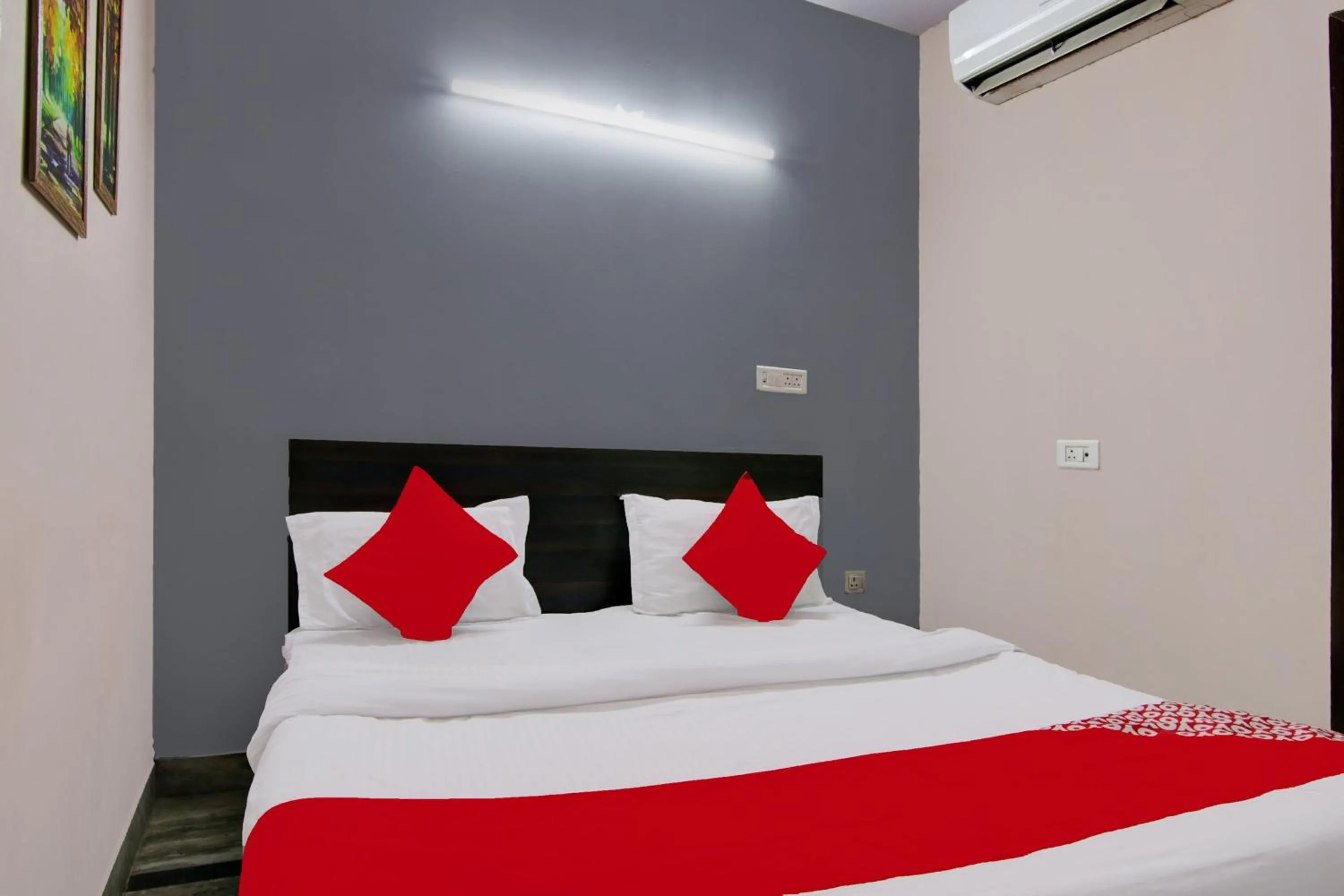 Bedroom in Hotel O Manya Stay