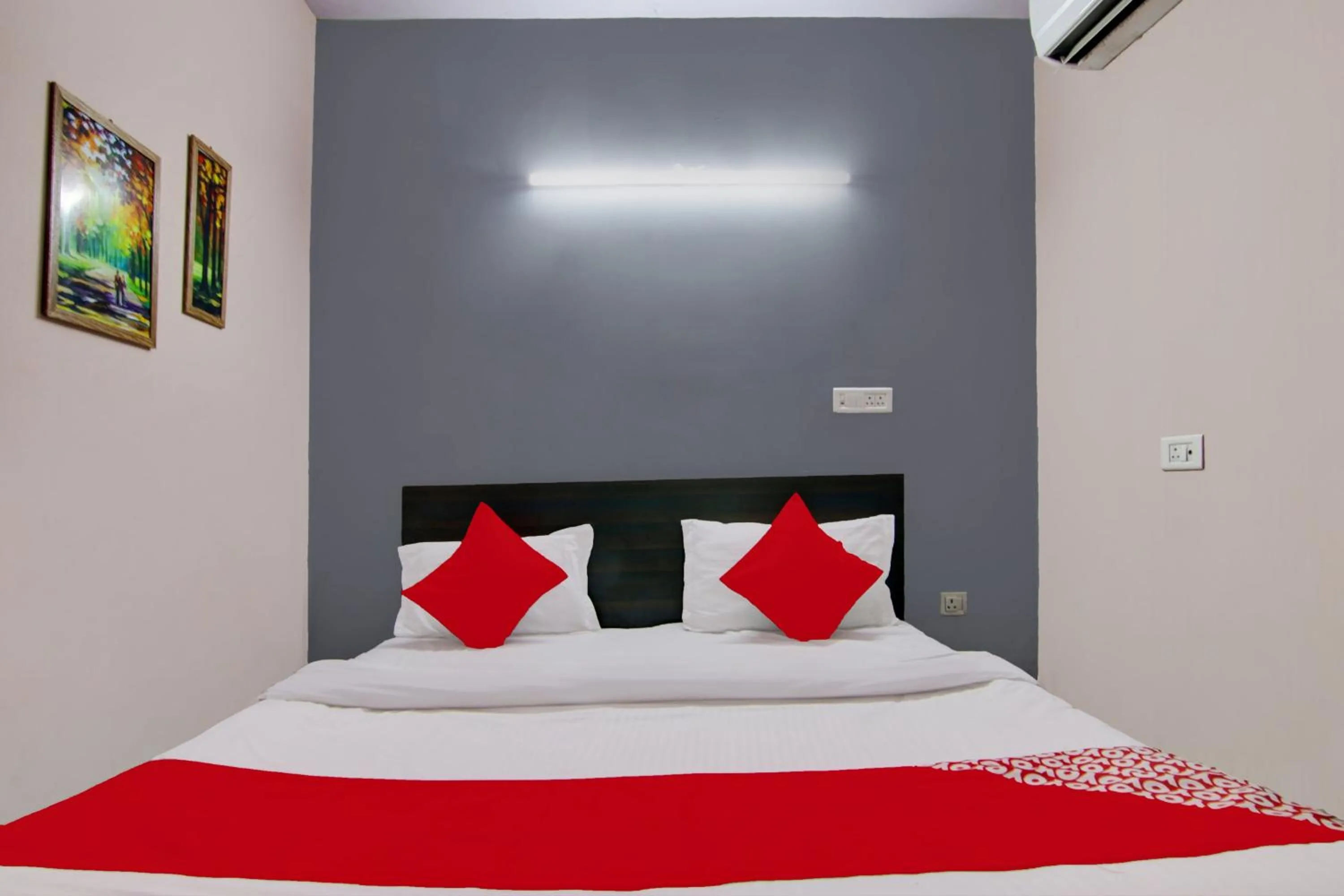 Bedroom in Hotel O Manya Stay
