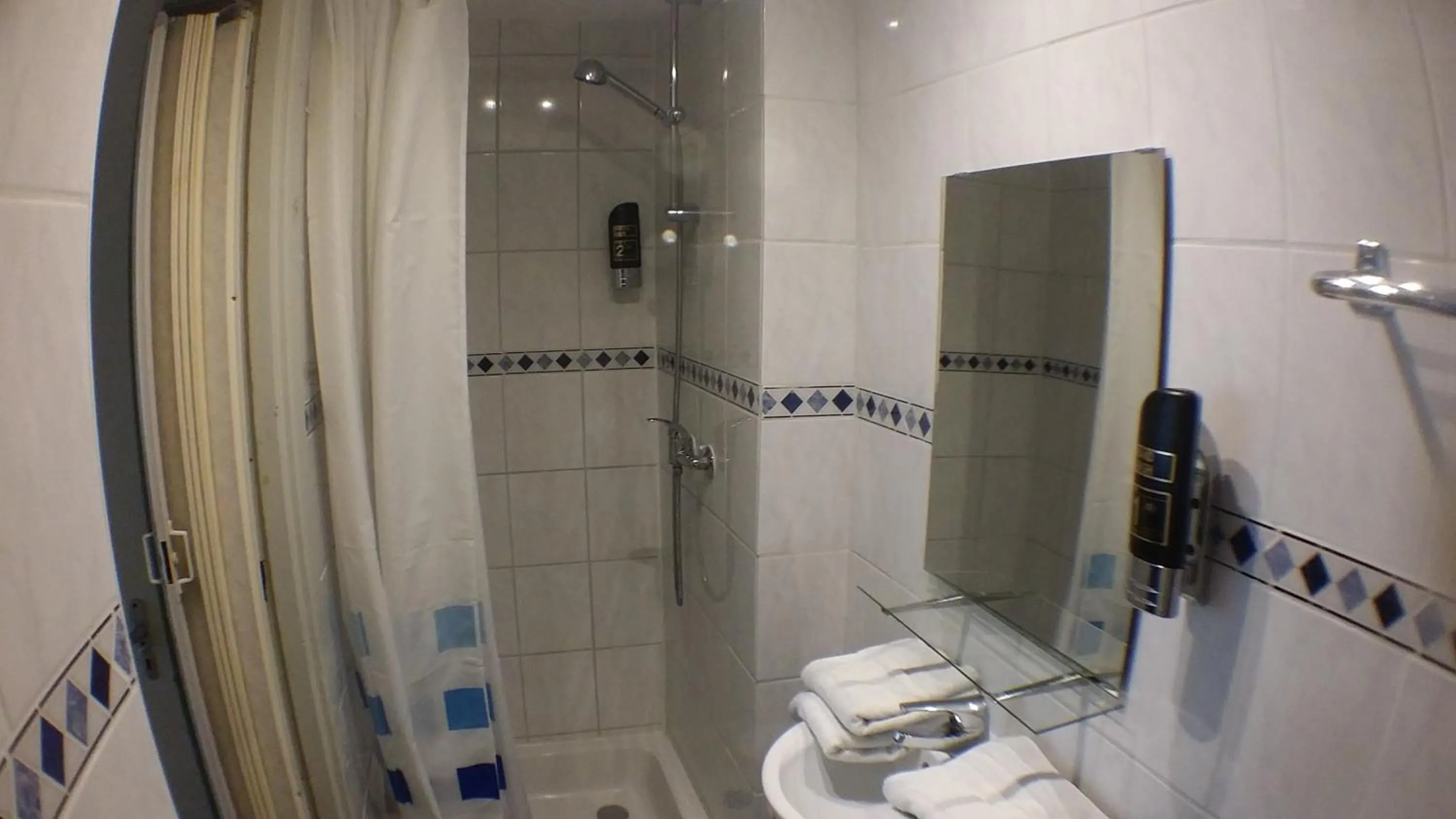 Bathroom in Hotel Baan