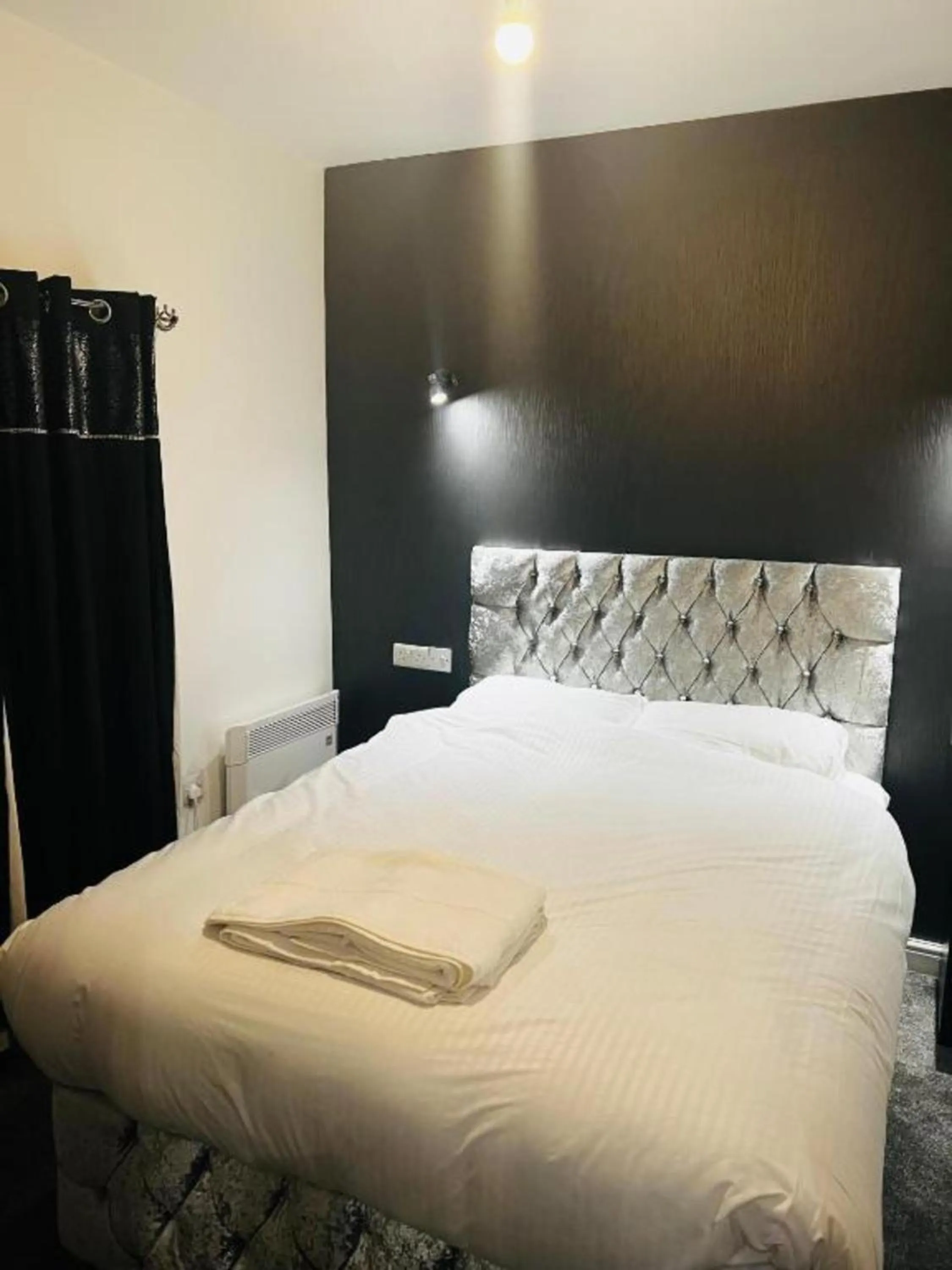 Bed in OYO The Pleasant House