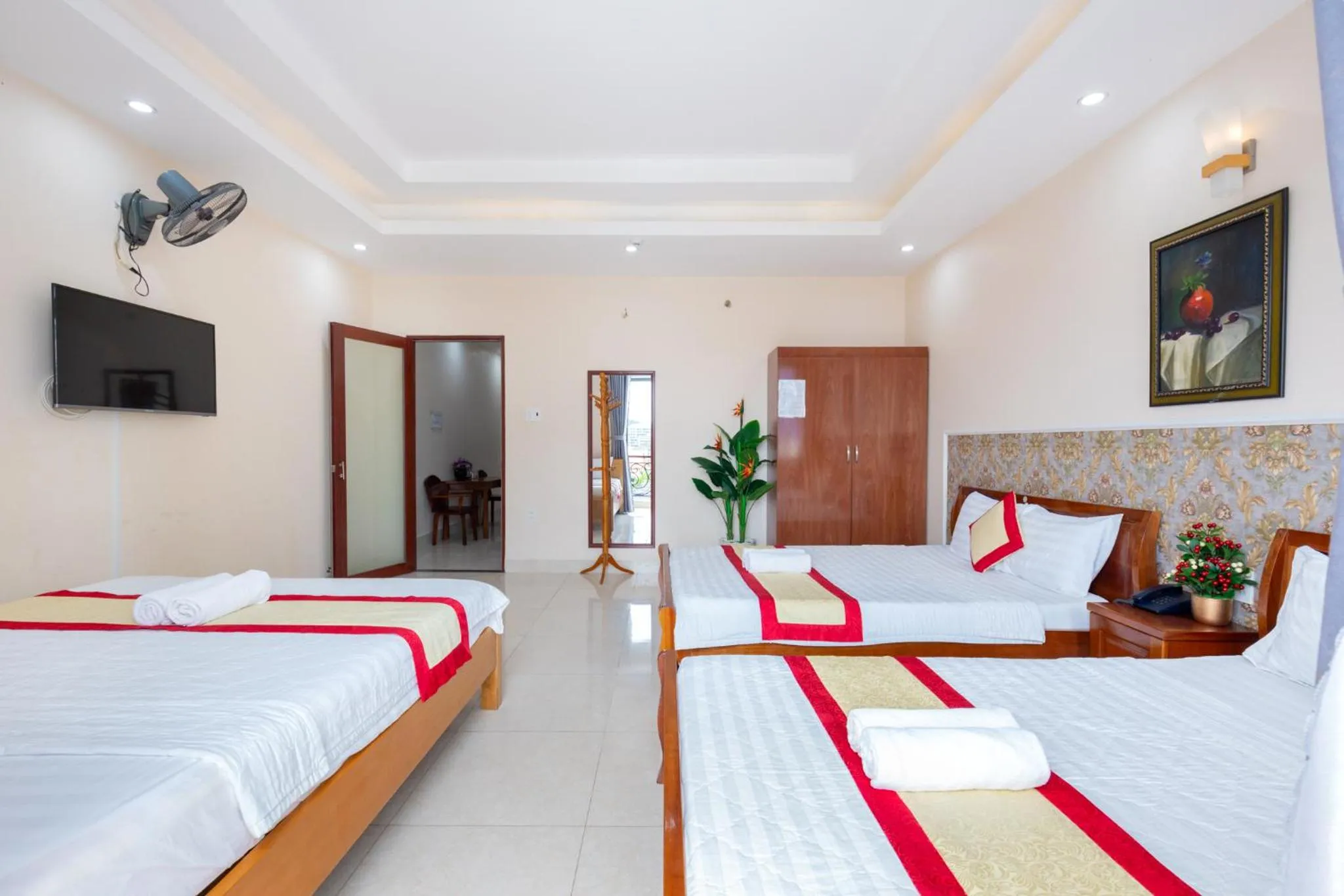 Communal lounge/ TV room, Bed in Biển Vàng Vũng Tàu Hotel