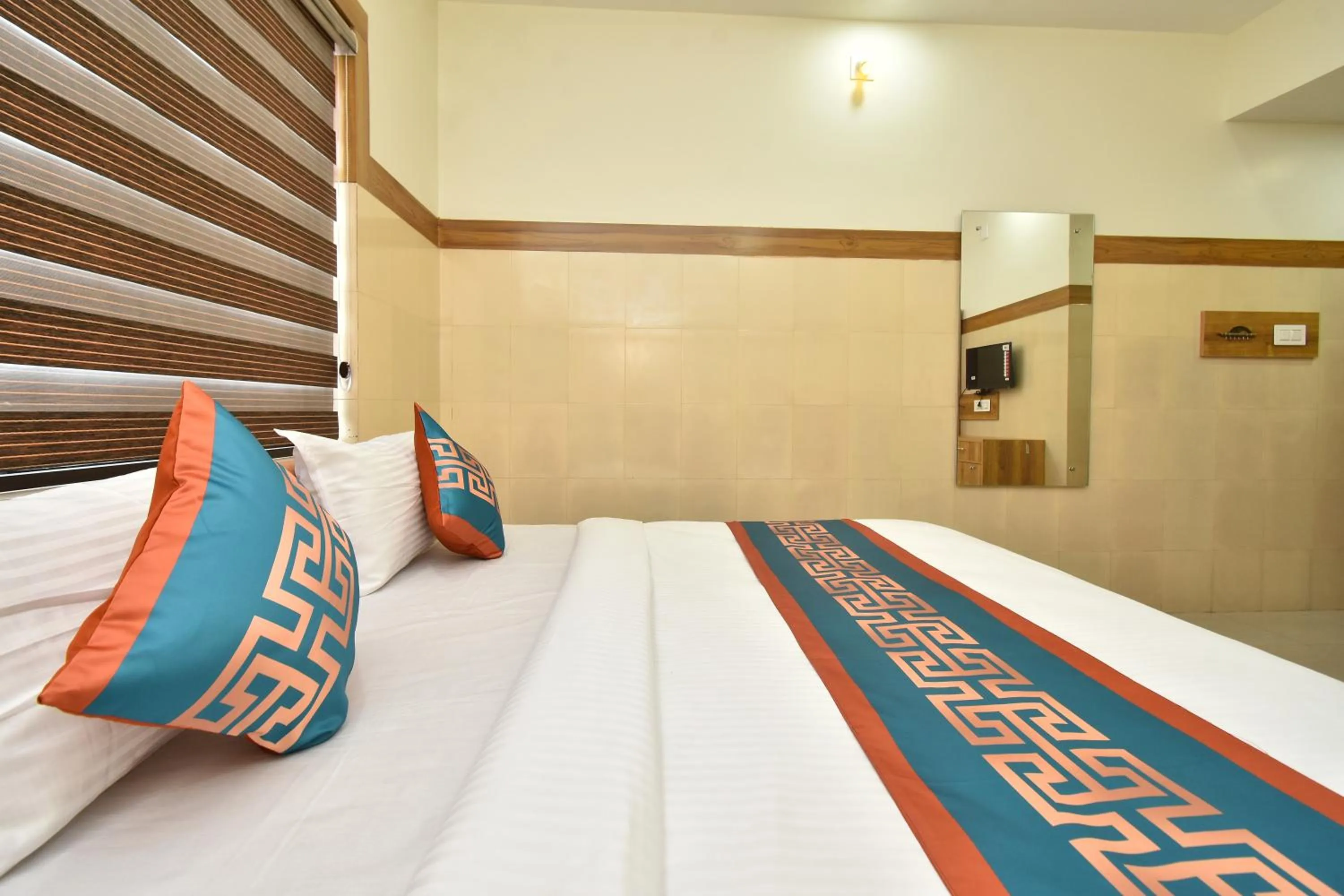 Bed in HOTEL KANNUR CAPITAL CALTEX