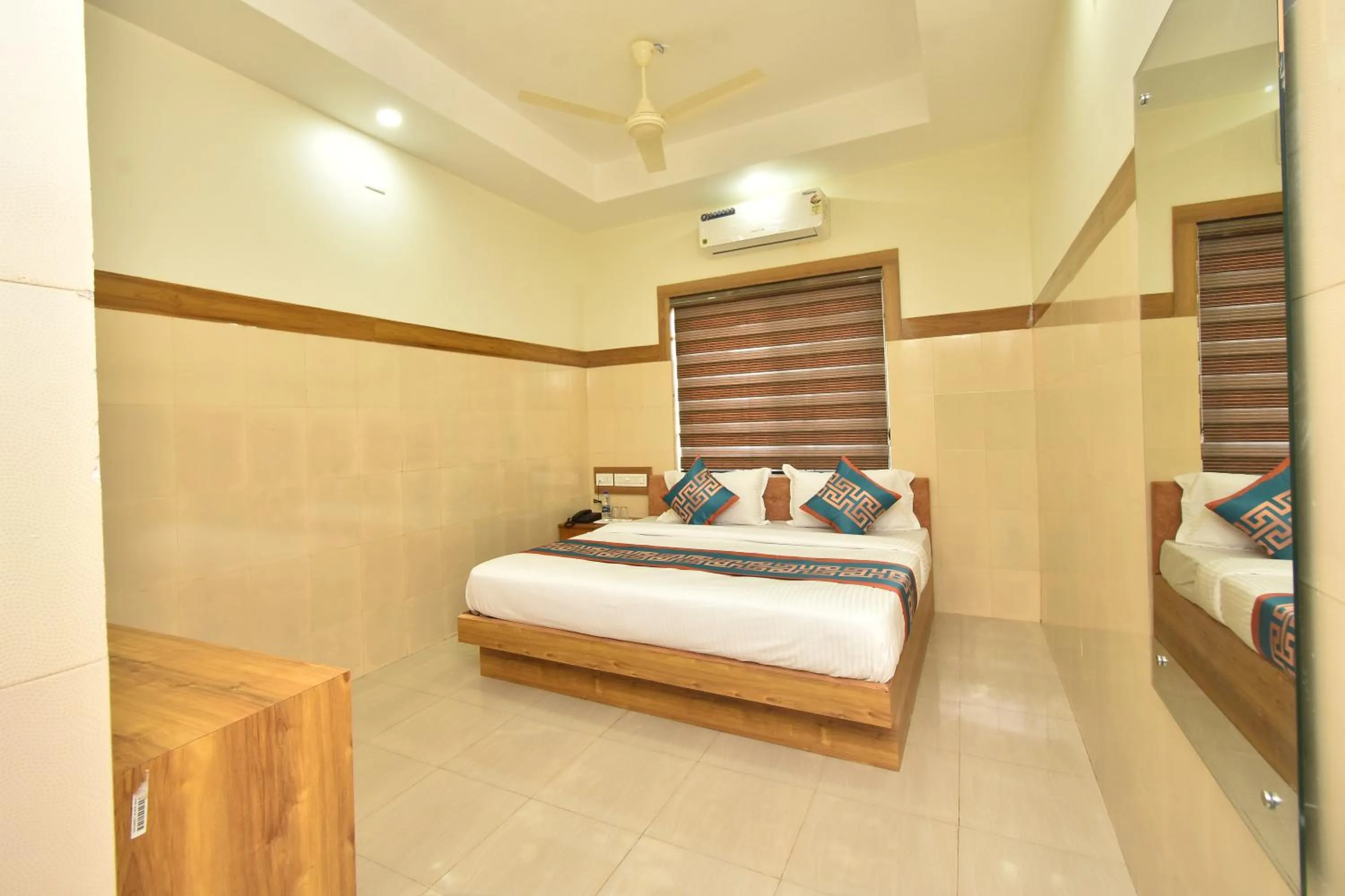 Photo of the whole room in HOTEL KANNUR CAPITAL CALTEX