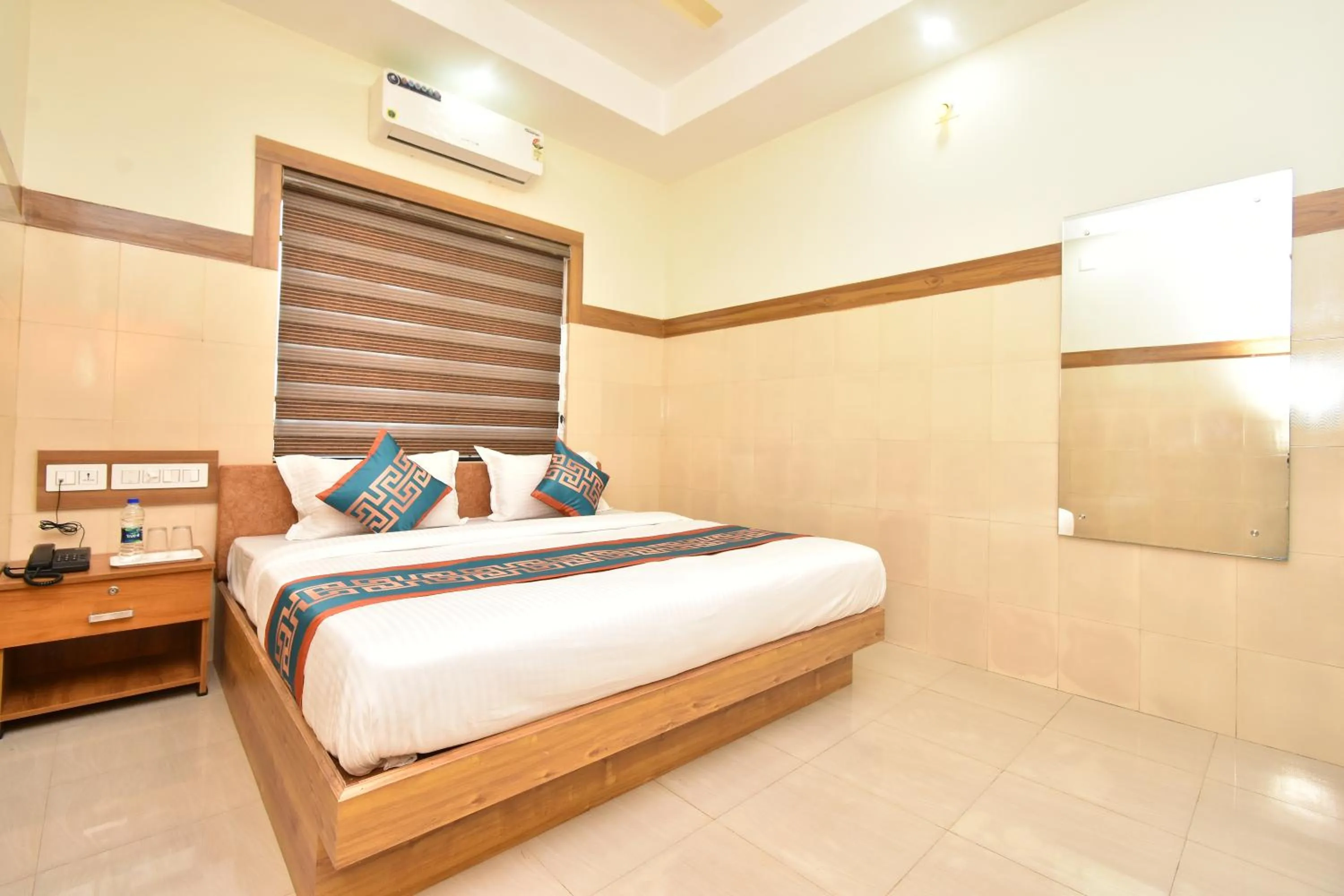 Bed in HOTEL KANNUR CAPITAL CALTEX