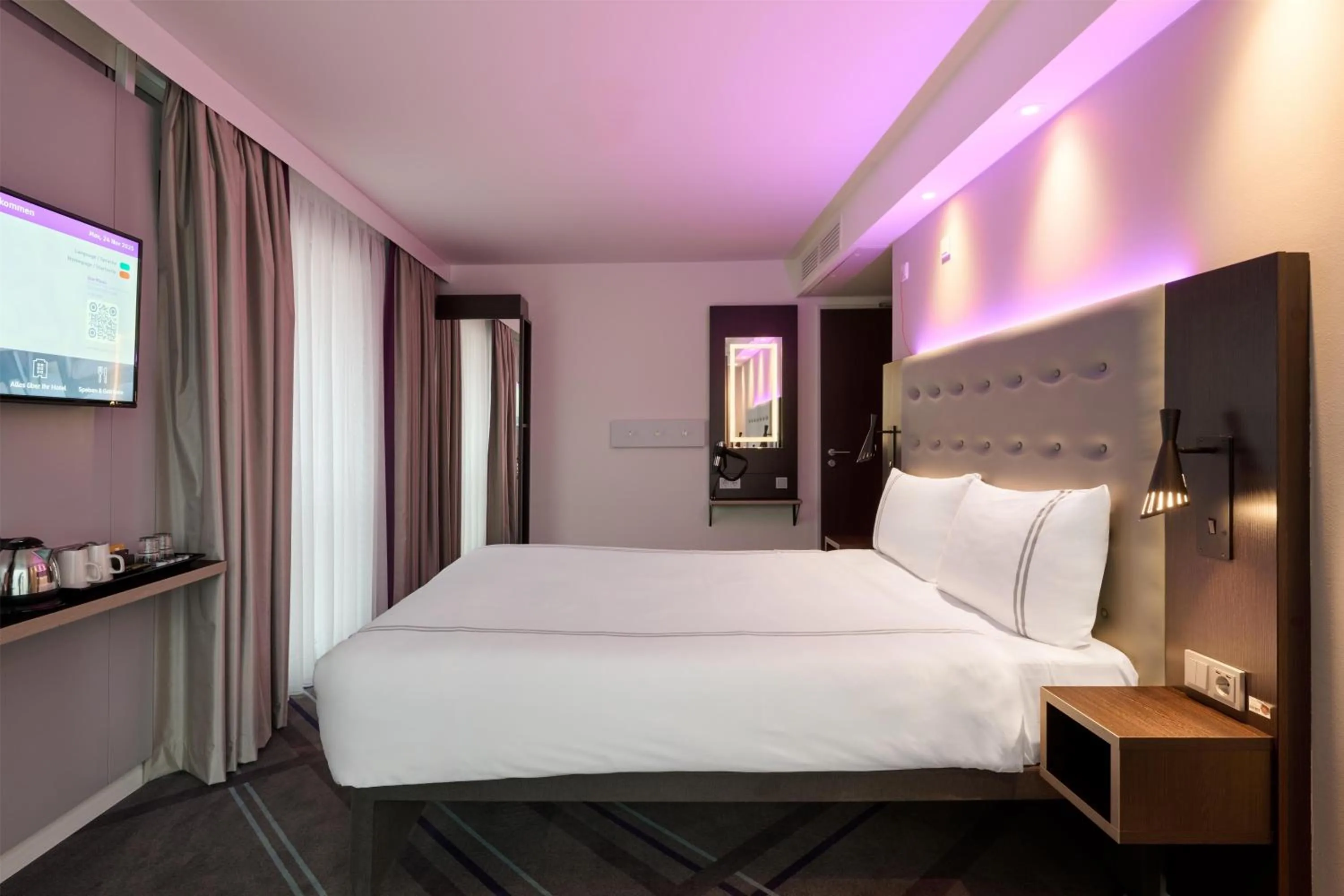 Bedroom, Bed in Premier Inn Berlin City Wilmersdorf