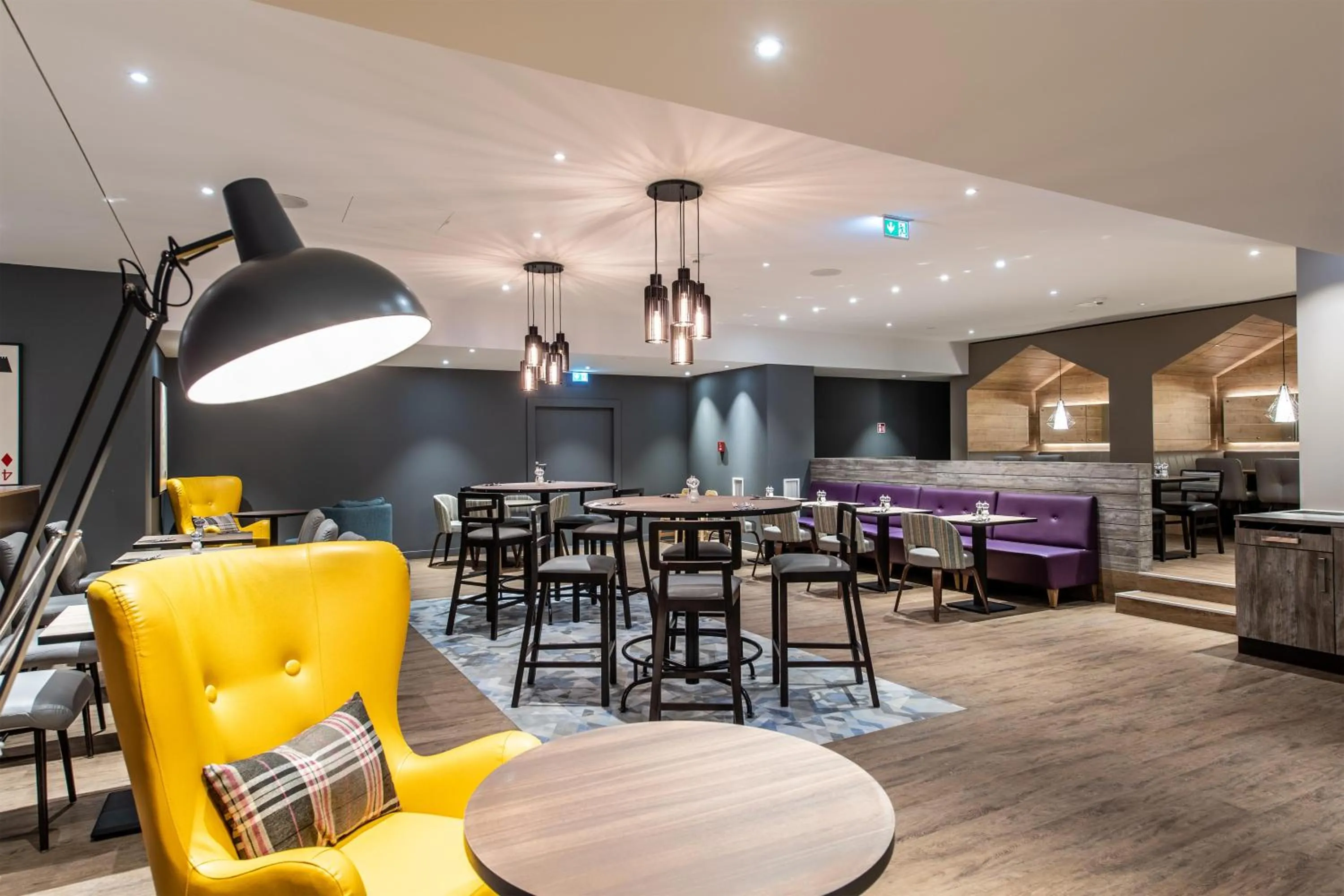 Lounge or bar in Premier Inn Braunschweig City Centre