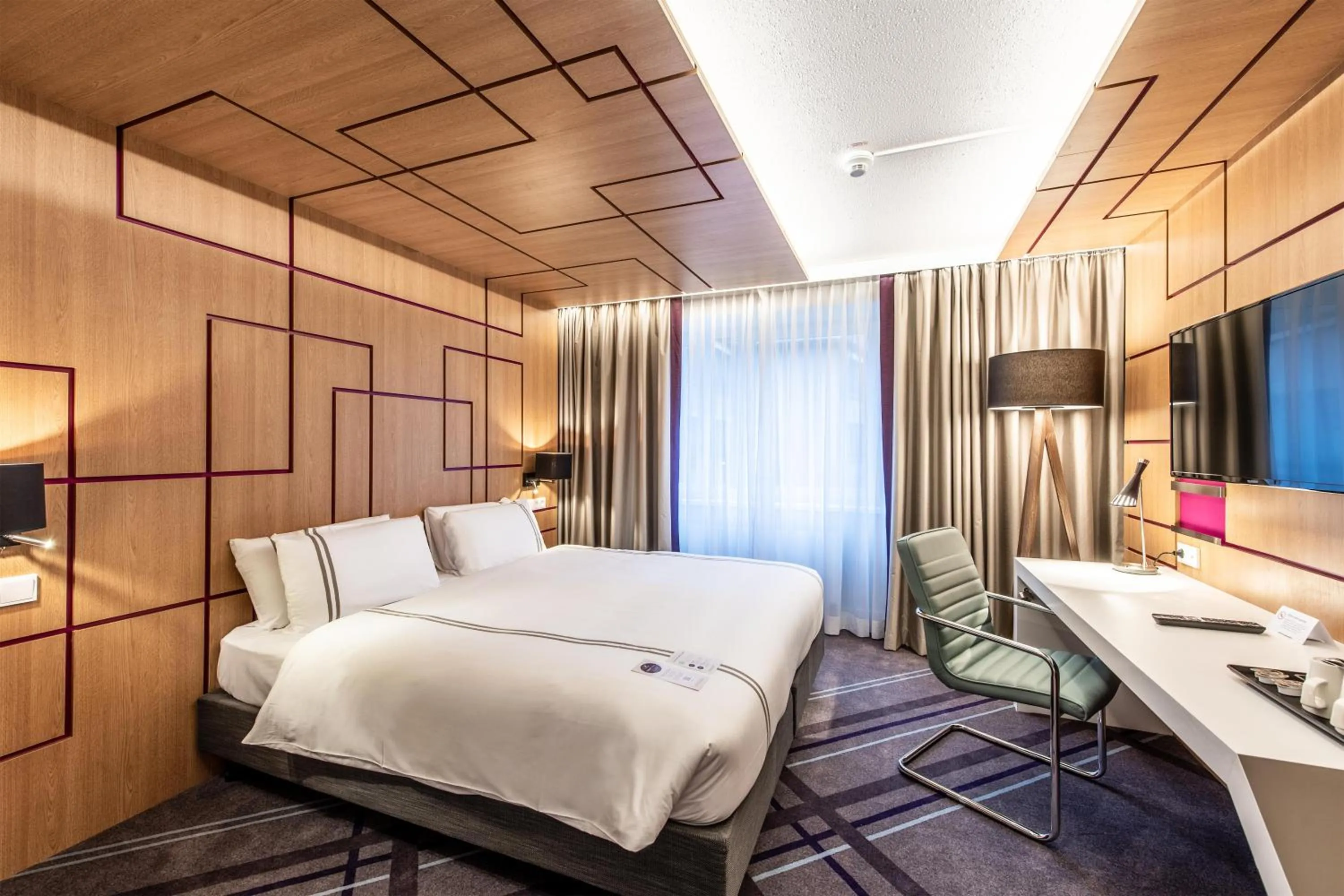 Bedroom, Bed in Premier Inn Braunschweig City Centre