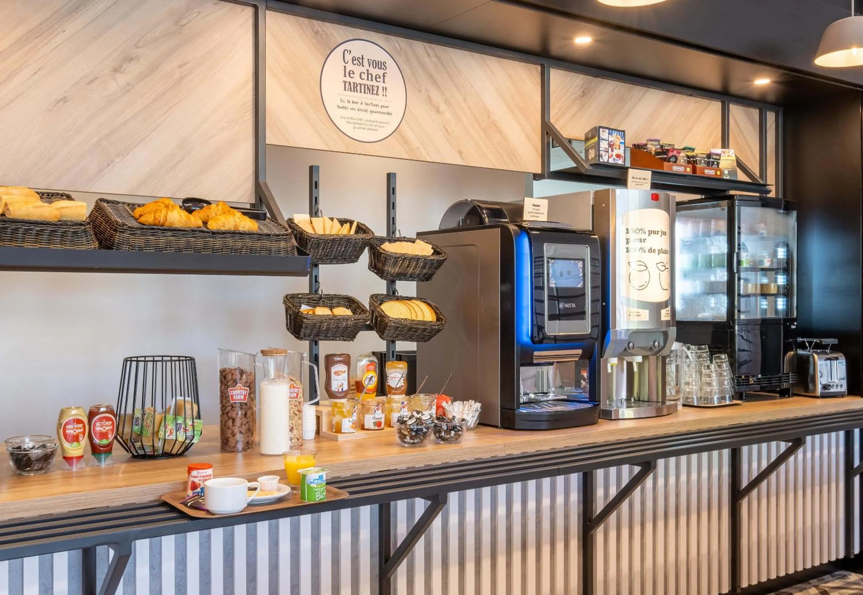 Buffet breakfast in B&B HOTEL Cluses Sud