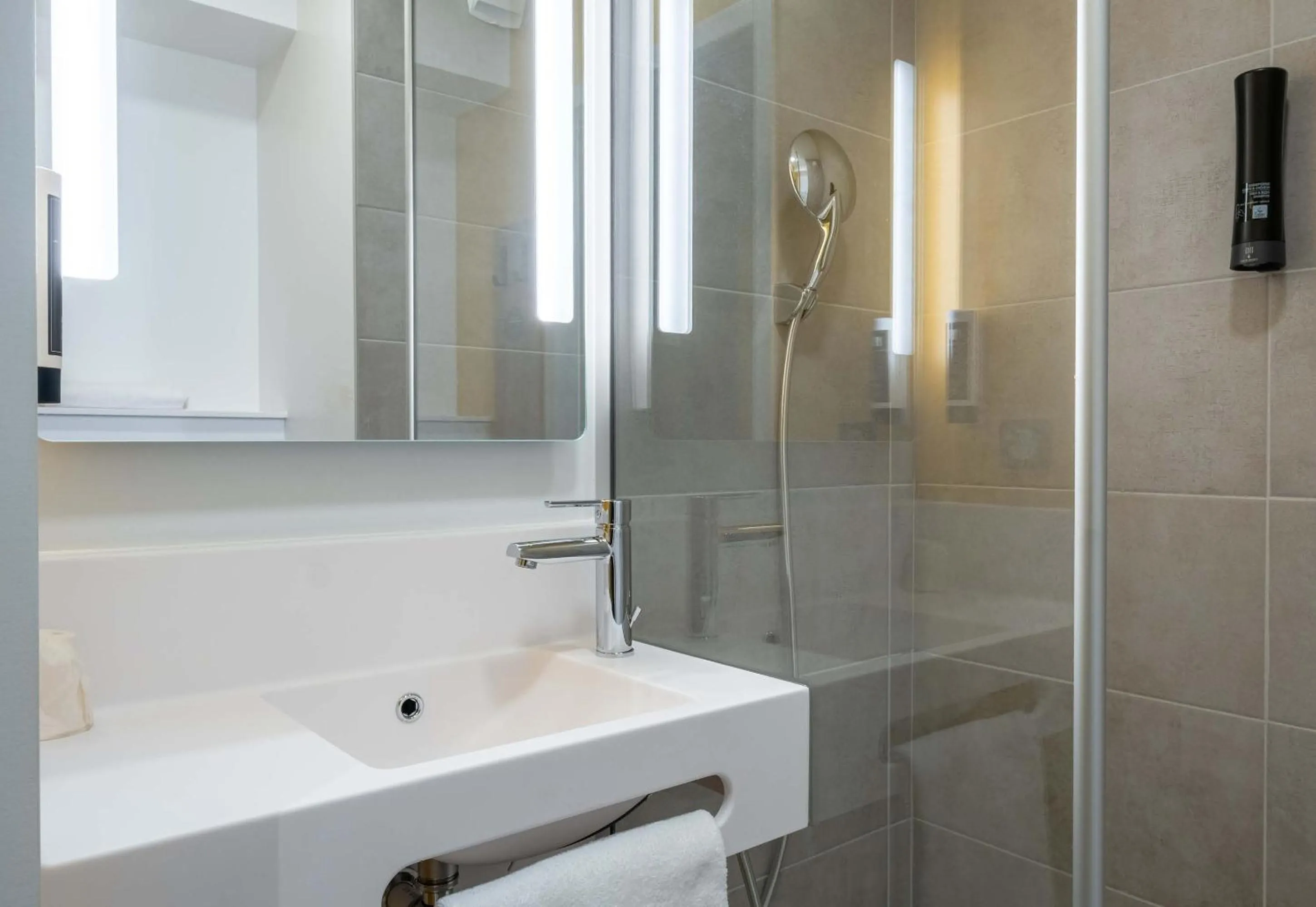 Bathroom in B&B HOTEL Cluses Sud