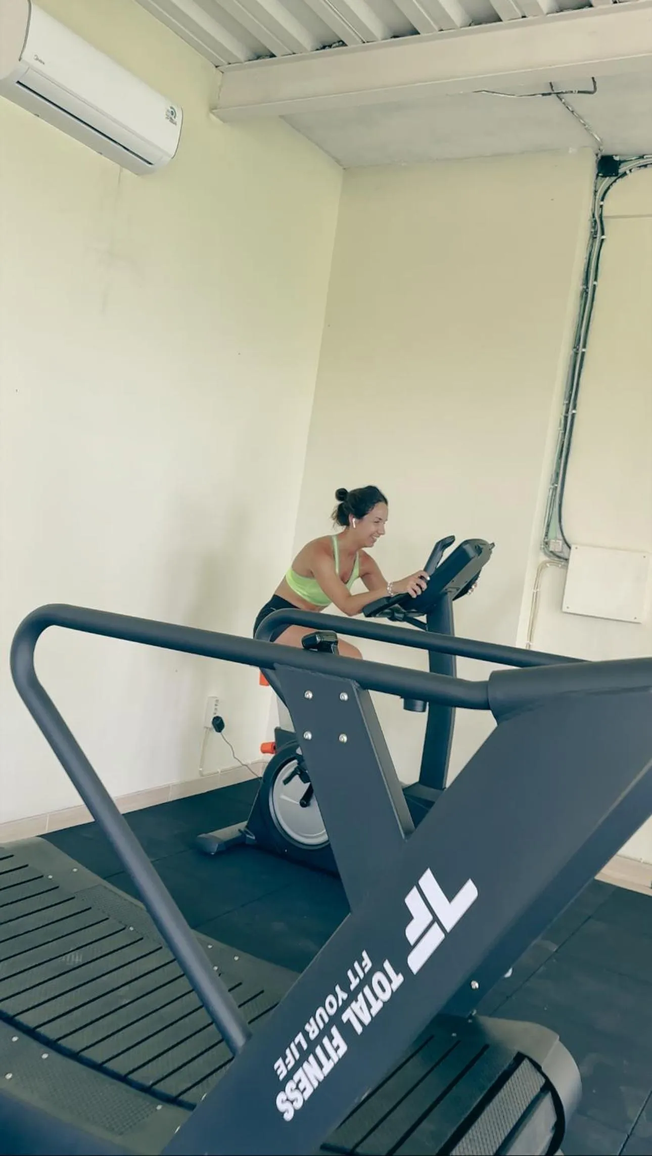 People in VILLA IPSA