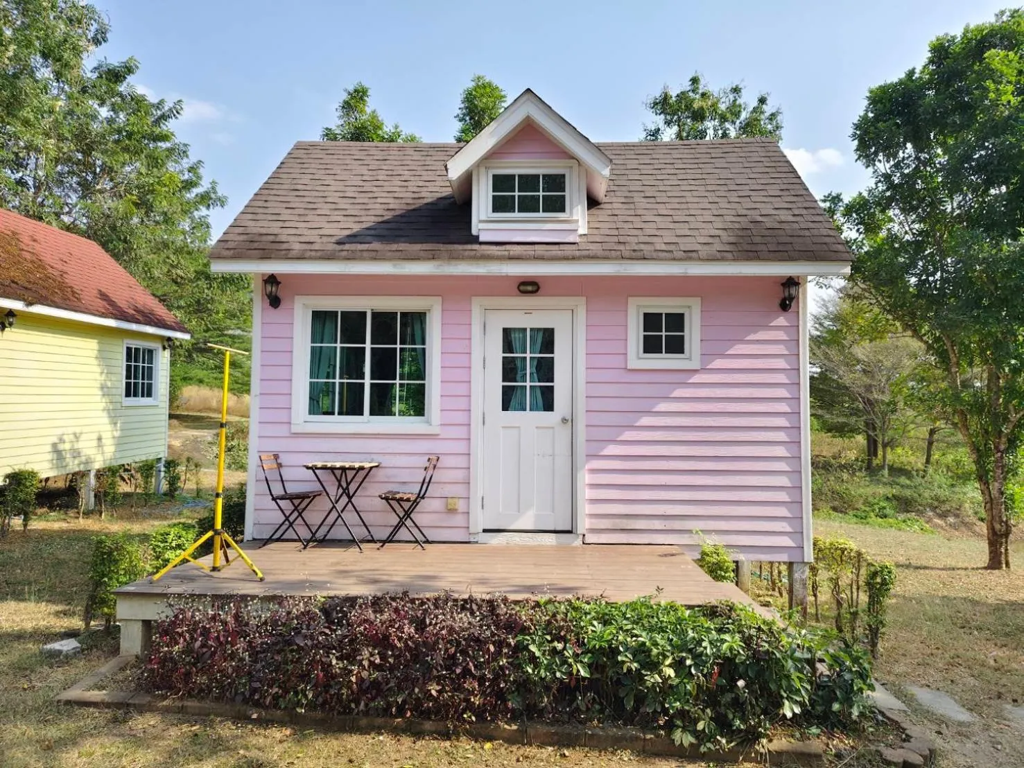 Photo of the whole room in The Open Hills