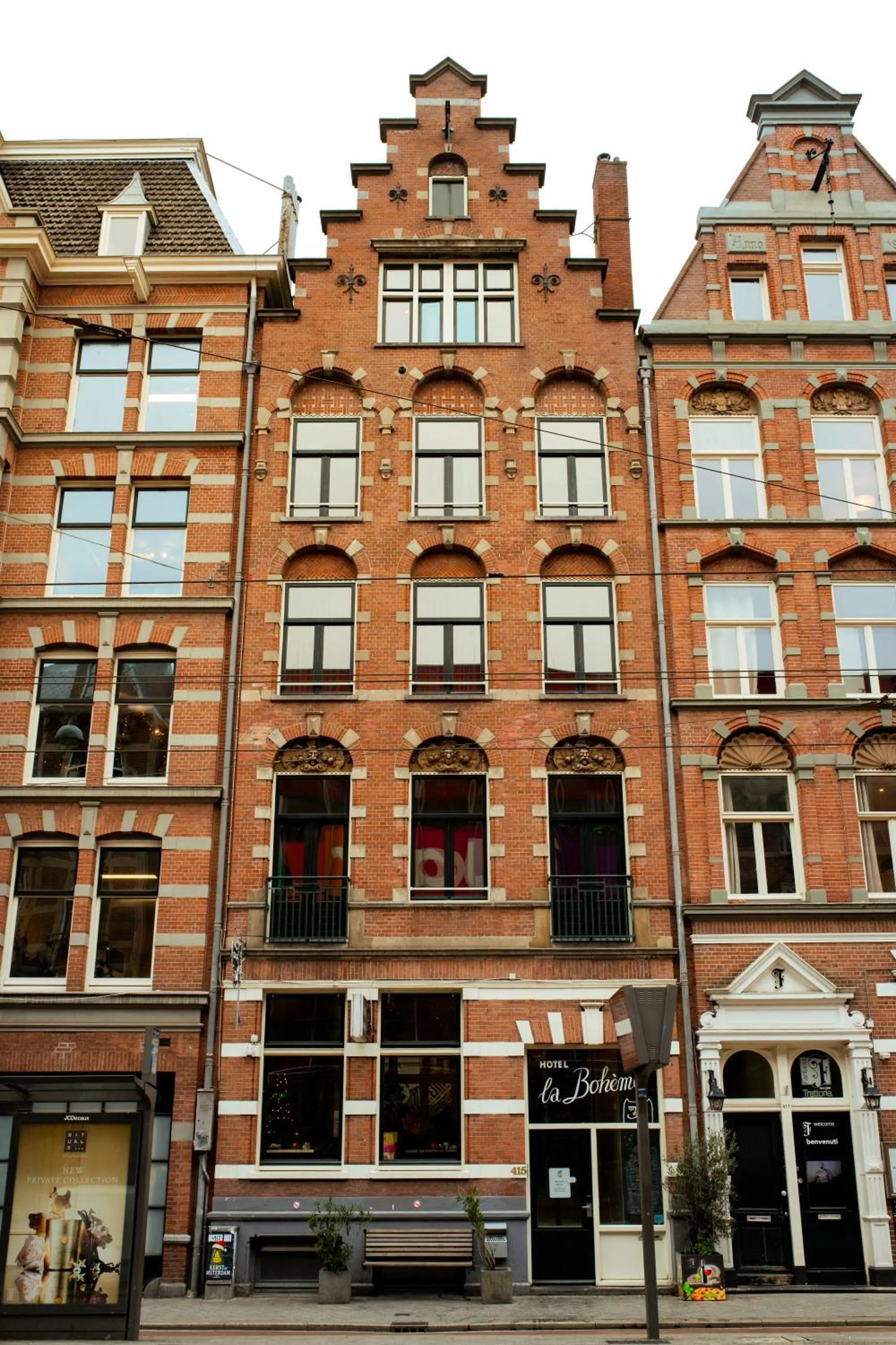 Facade/entrance in Hotel La Bohème