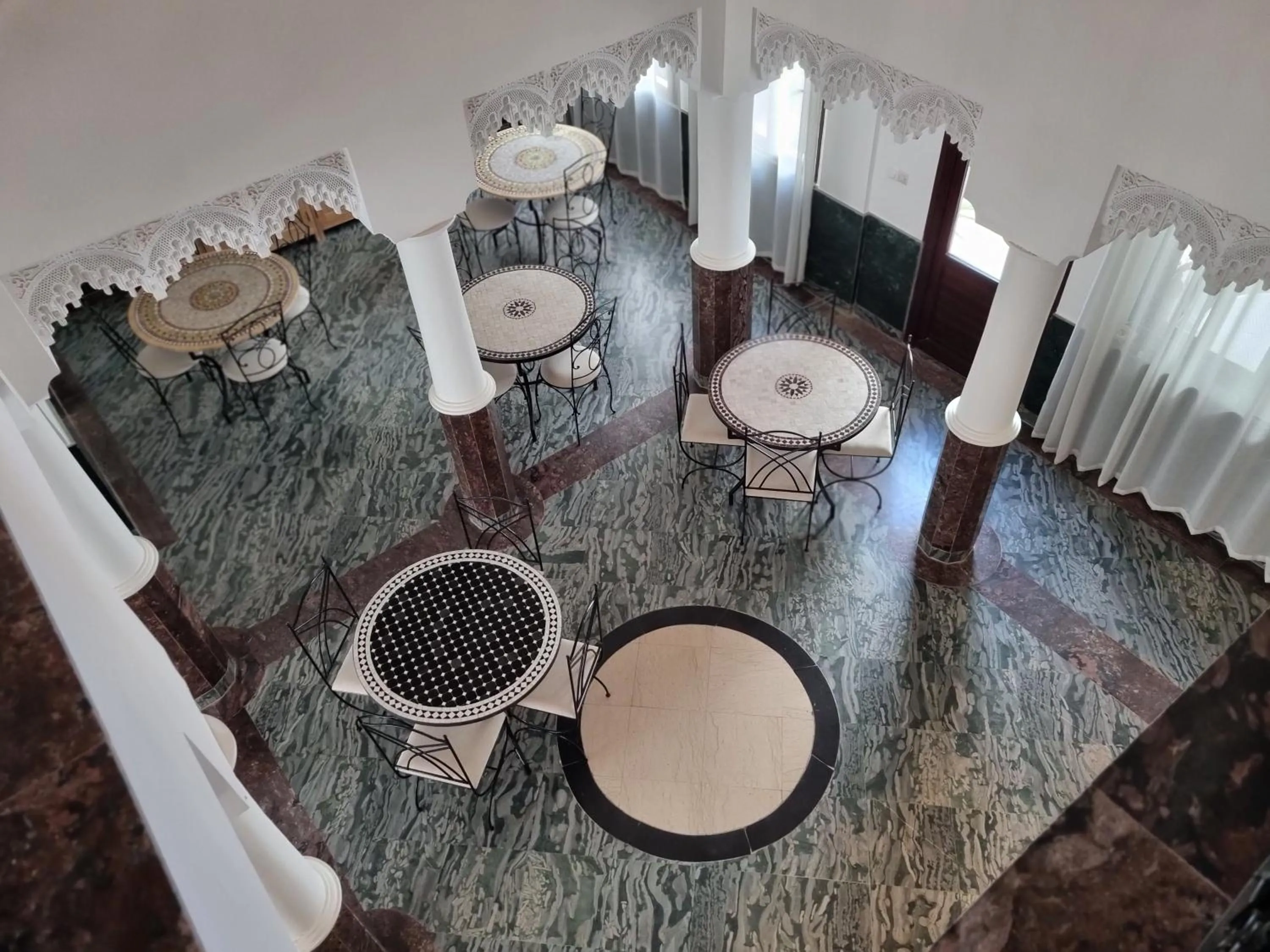 Restaurant/places to eat in Riad Searenity