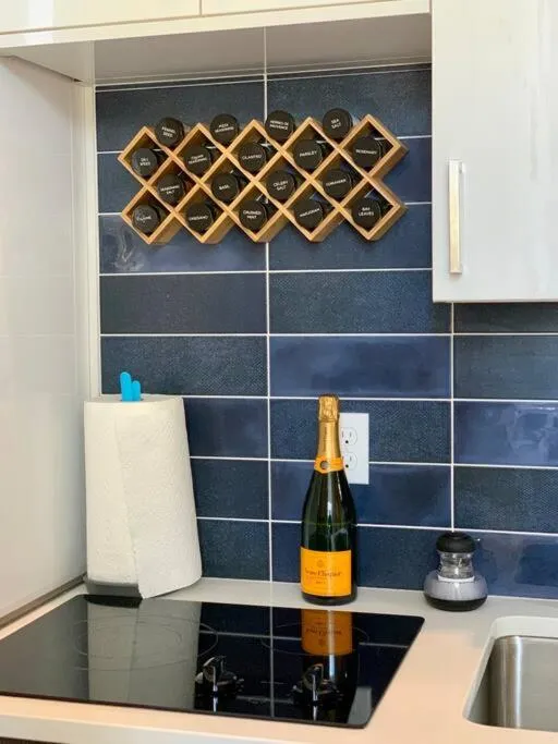 Lofty Studio Prime Cap Hill Area Mins to Downtown